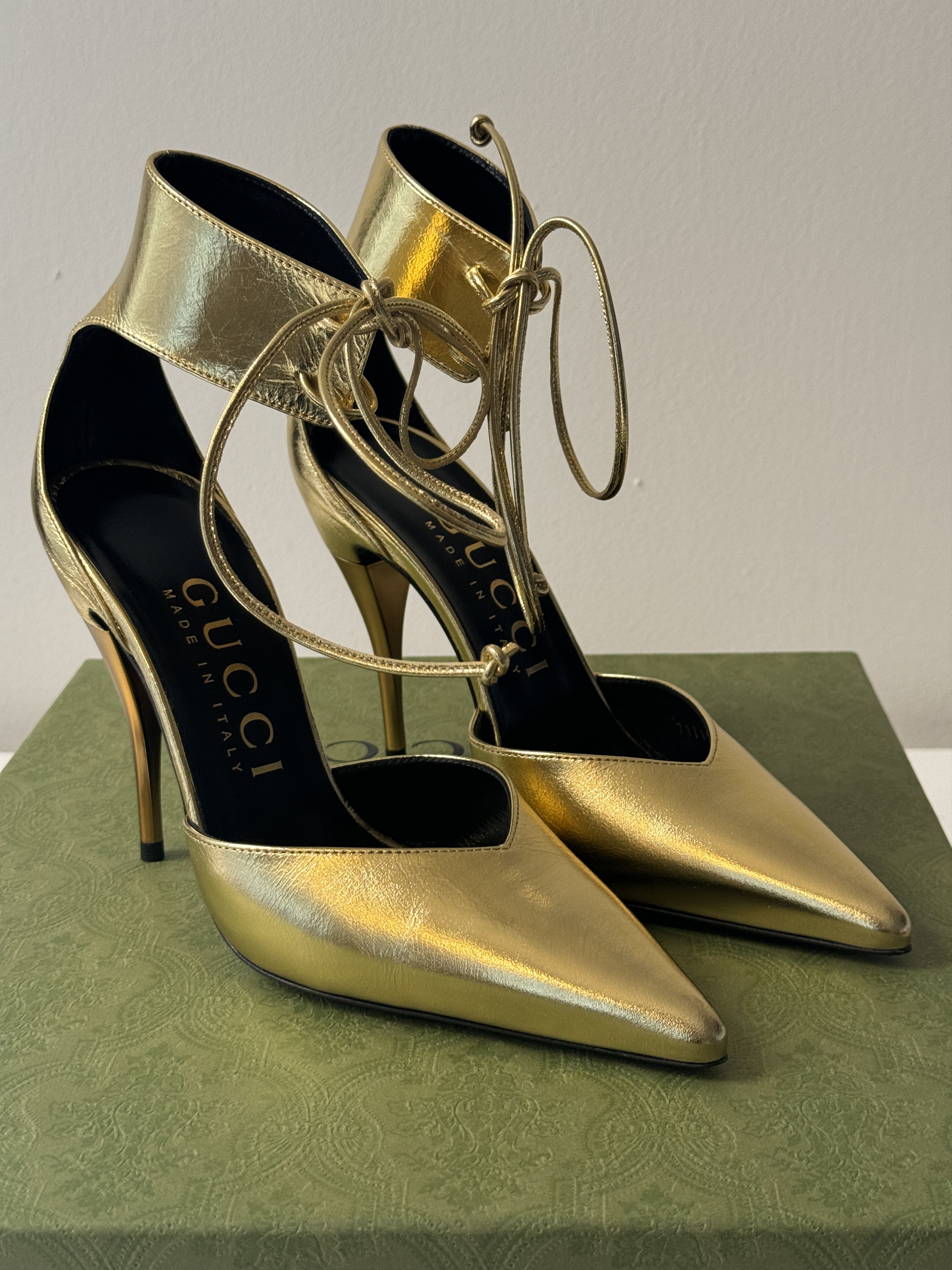 Gucci size 39.5 Gucci Priscilla Ankle Strap Patent Leather Gold Size US 9.5 / IT 39.5 - 1 Thumbnail