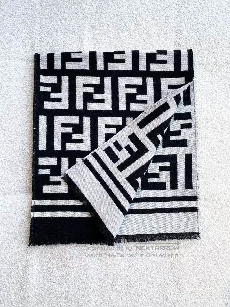 Fendi Fendi Black and White Double-Sided Logo Fringe Cashmere Sc Size ONE SIZE - 2 Thumbnail