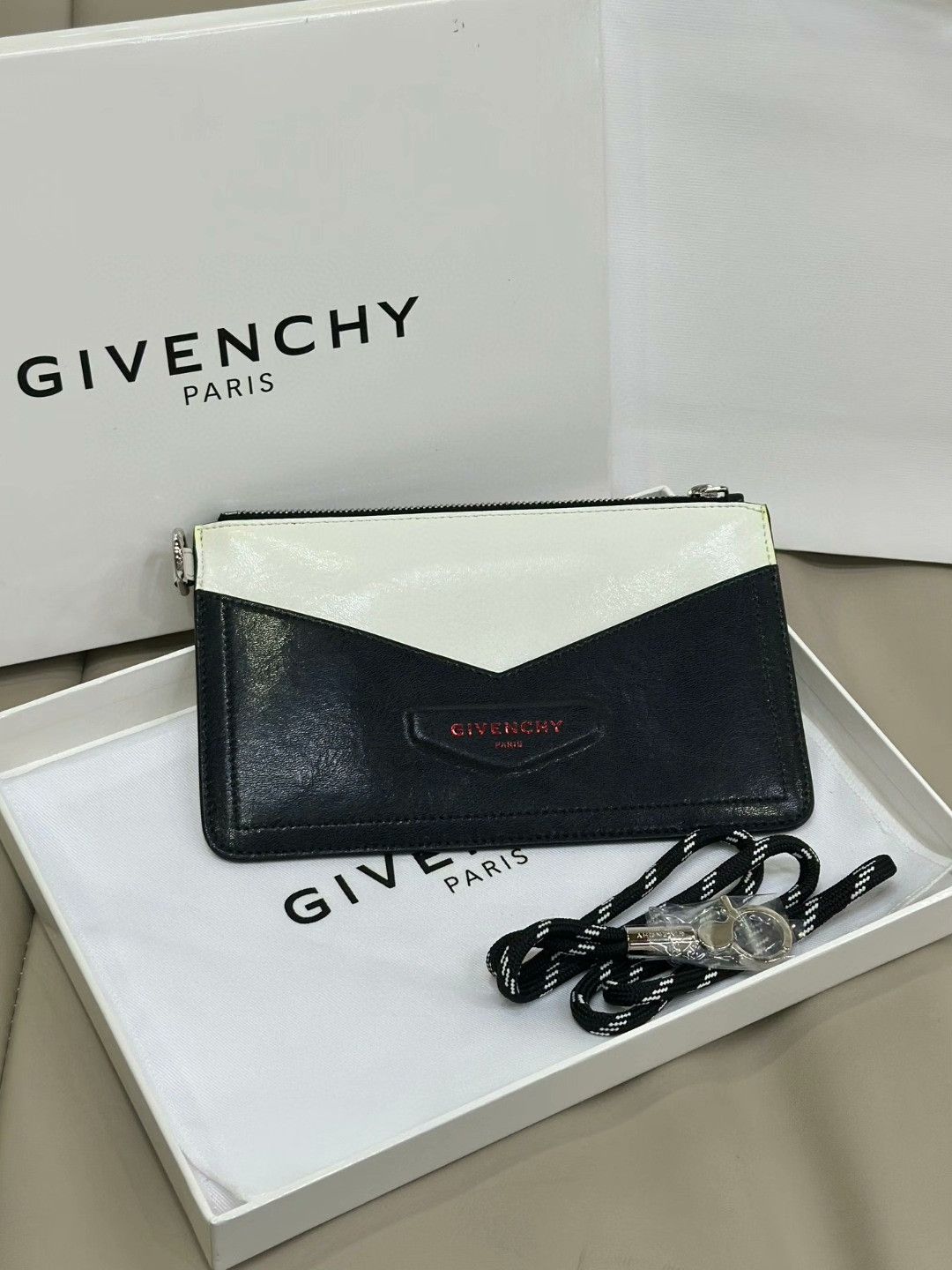 Givenchy Givenchy Black White Colorblock Handbag Size ONE SIZE - 1 Thumbnail