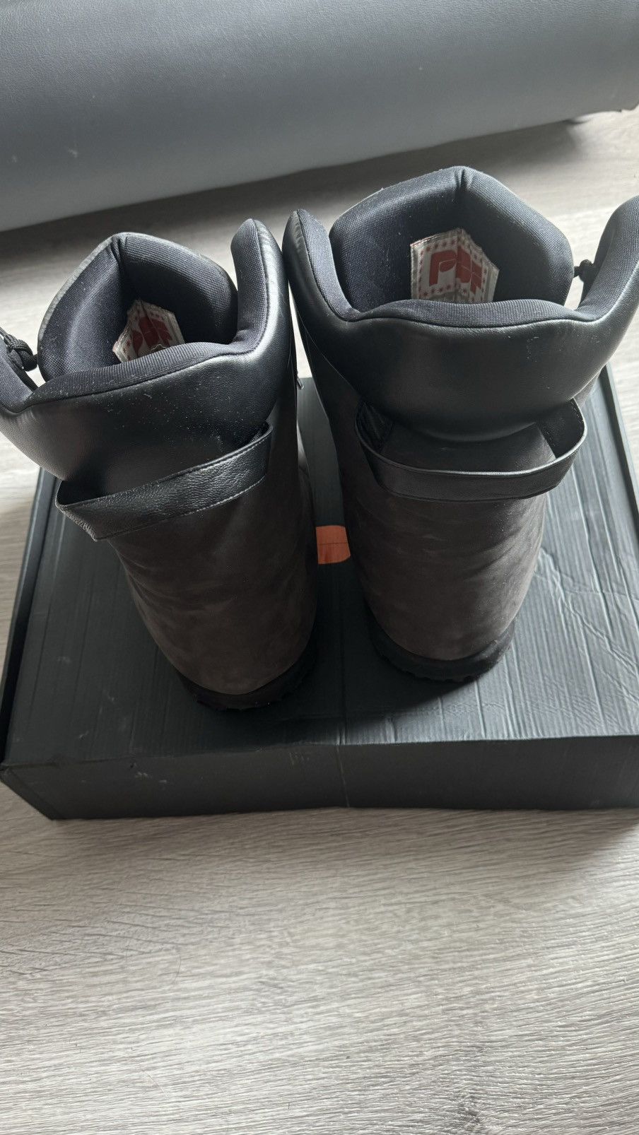 PDF PDF Channel Footwear Neve Venus // Black Size 44 (11 US) Size US 11 / EU 44 - 2 Thumbnail