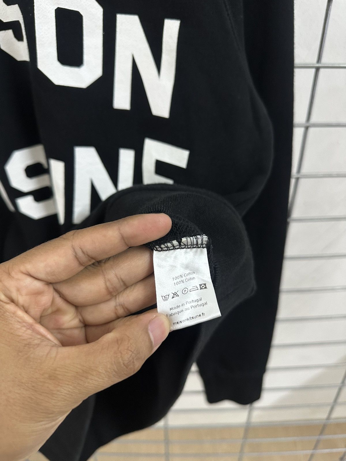 Maison Kitsune Rare Beautiful Maison Kitsune Spell Out Crewneck Sweatshirt Size US S / EU 44-46 / 1 - 6 Thumbnail