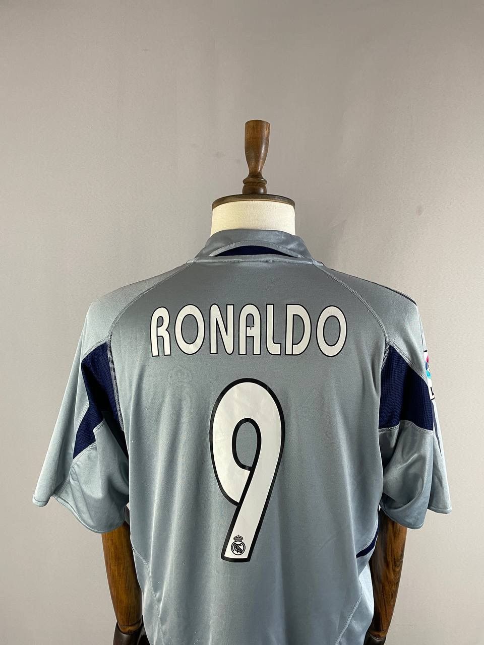 Adidas Adidas Real Madrid 9 Ronaldo 2004 Siemens Vintage RARE Size US L / EU 52-54 / 3 - 13 Thumbnail