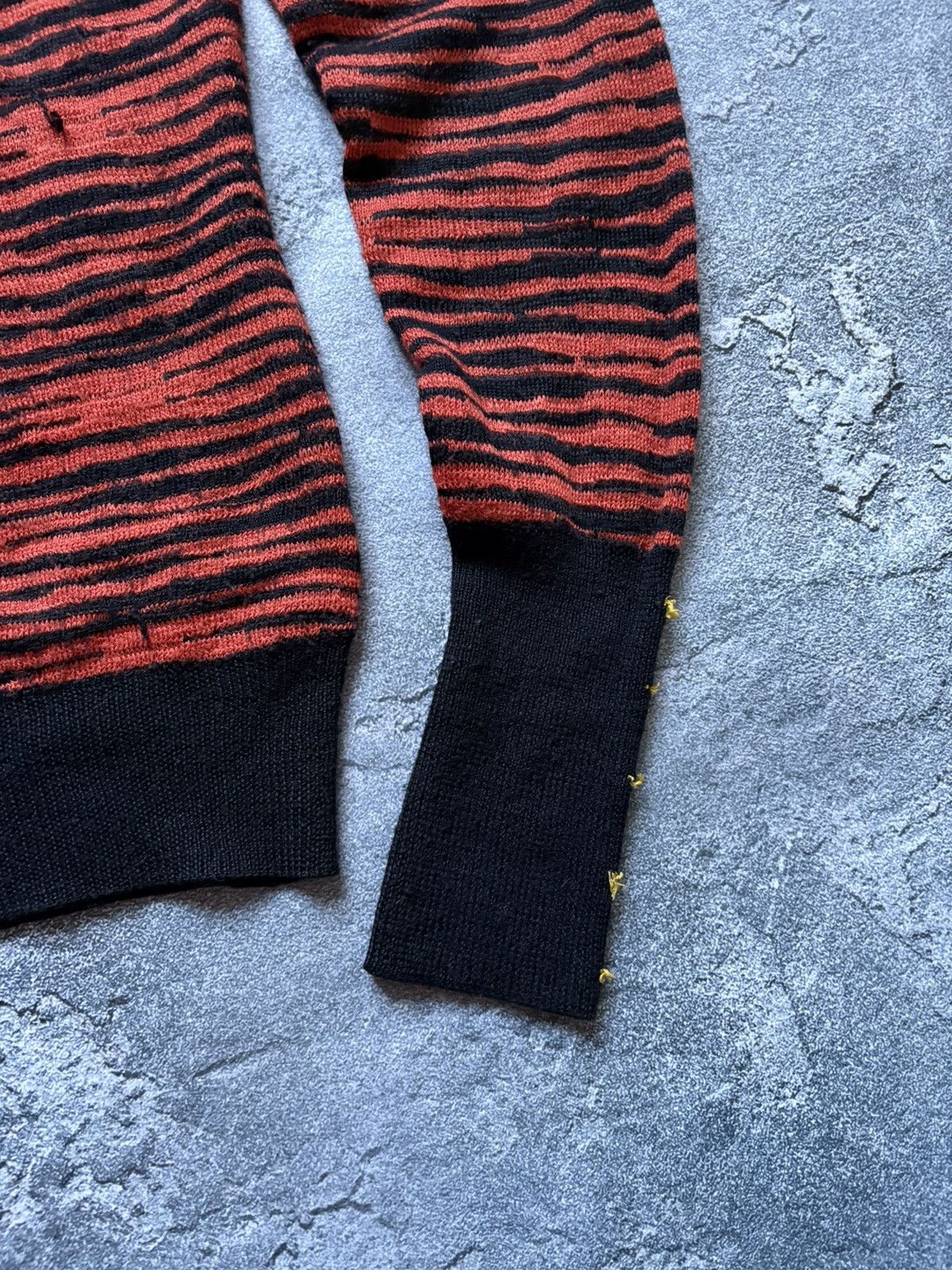 Versus Versace Vintage 90s Versus Versace Tiger Striped Turtleneck Sweater Size M / US 6-8 / IT 42-44 - 5 Thumbnail