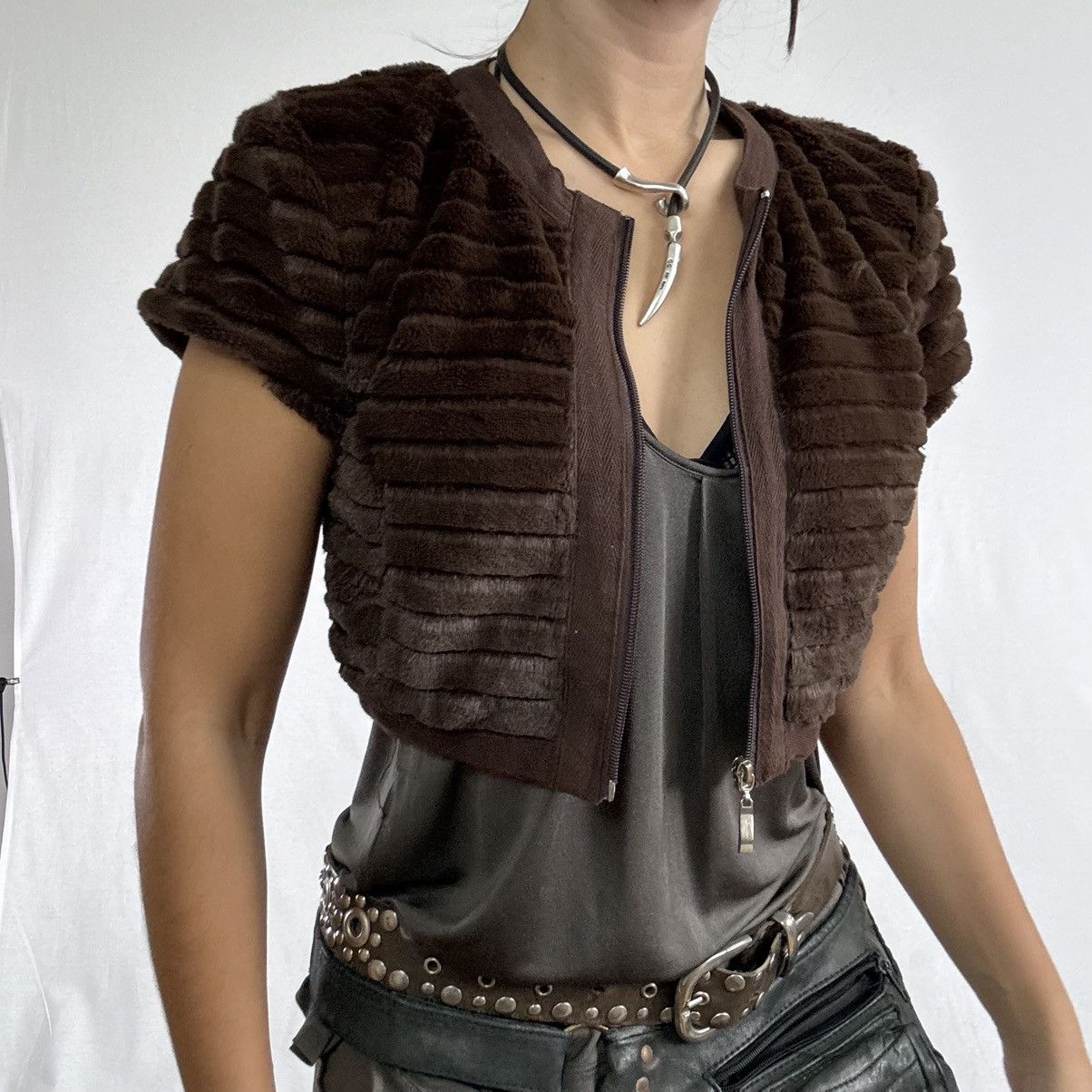 Other Faux fur cropped bolero brown textured shrug with zip front Size S / US 4 / IT 40 - 7 Thumbnail