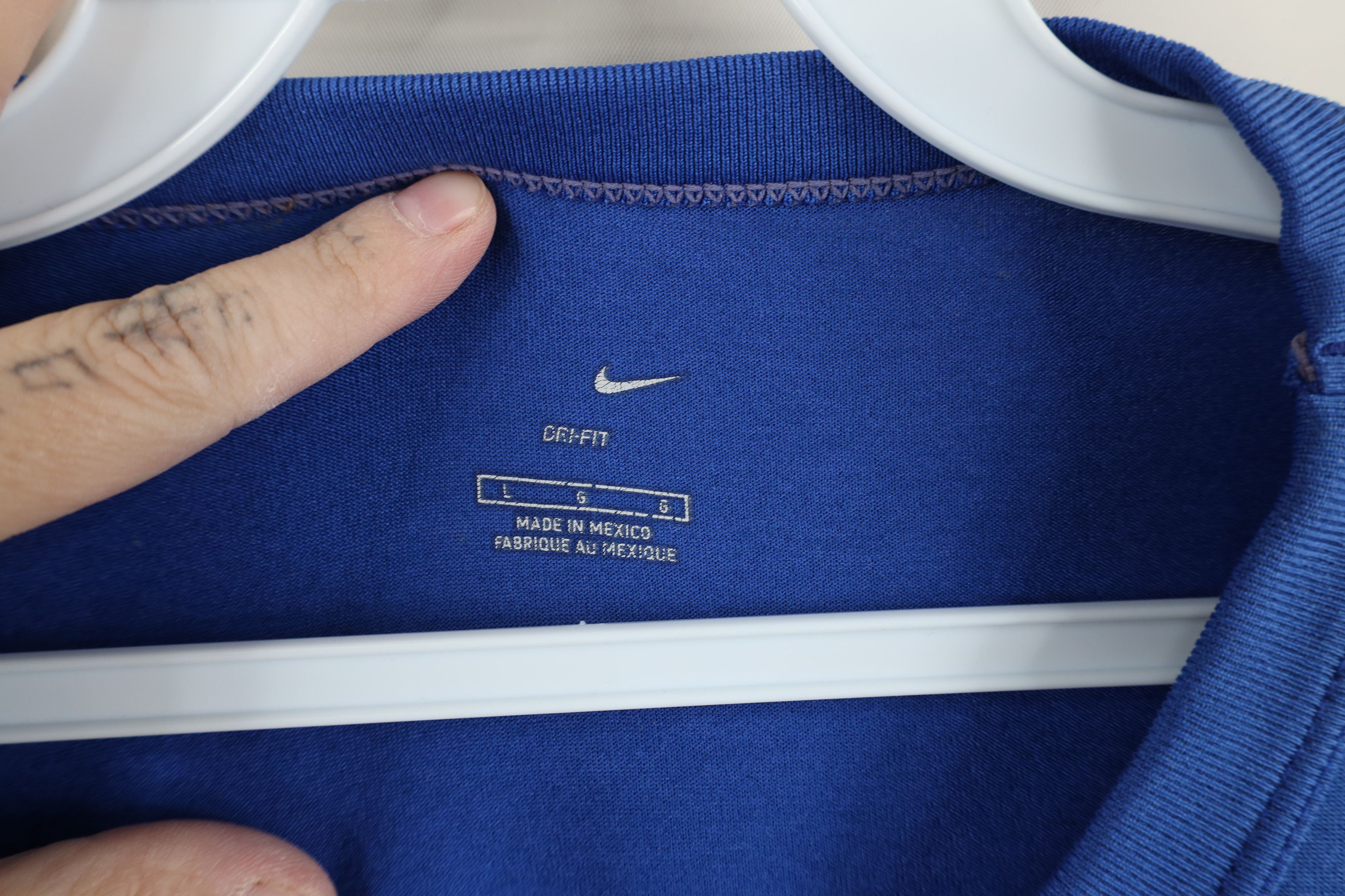 Nike Vintage Y2K Nike Scott Mini Swoosh Short Sleeve T-Shirt Blue Size US L / EU 52-54 / 3 - 5 Thumbnail