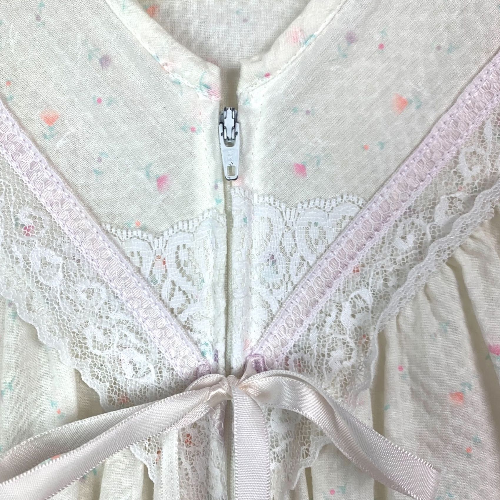Vintage VINTAGE Katie OBrian Seersucker Pastel Floral Nightgown Muumuu Size S Cream 1990s Polyester Knit Womens Size ONE SIZE - 4 Thumbnail