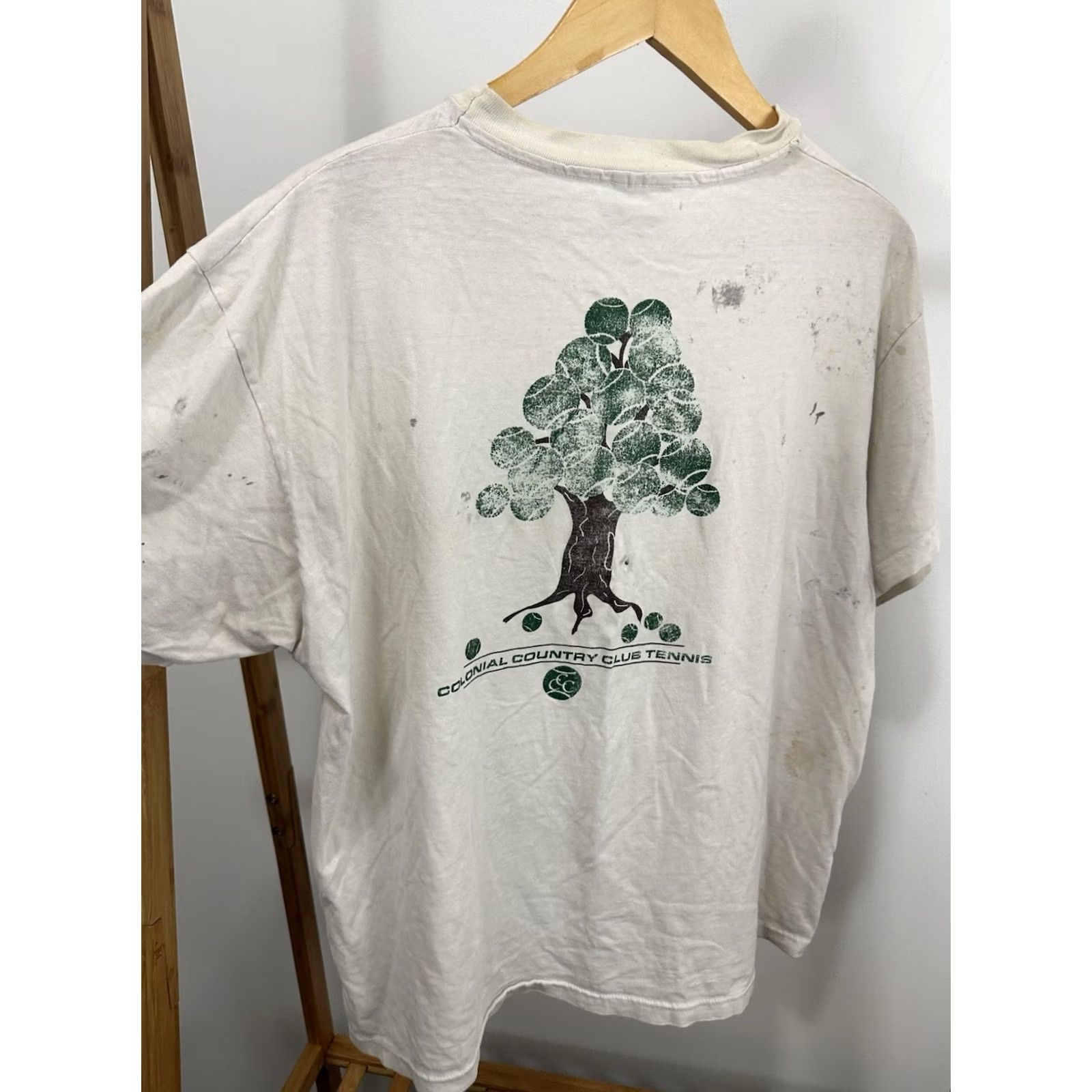 Hanes VTG 90s Country Club Tennis Ball Tree Graphic Worn Soft Cotton Boxy T-Shirt L Men White Hanes Shirt Mens Size US L / EU 52-54 / 3 - 5 Thumbnail