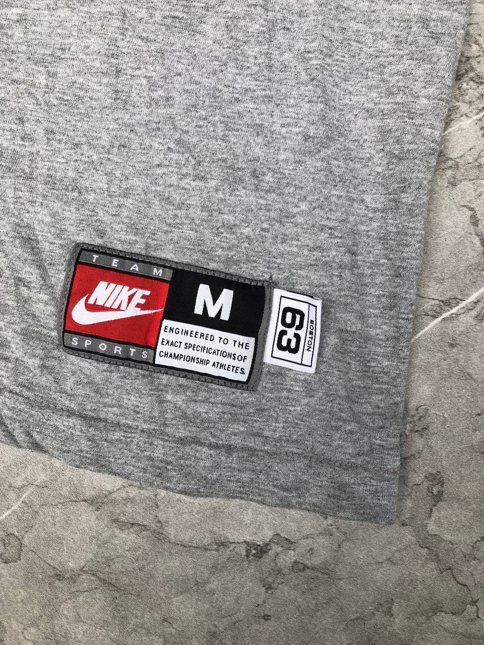 NBA × Nike × Vintage Vintage Nike Logo Center Boston Celtics Tee Size US M / EU 48-50 / 2 - 4 Thumbnail