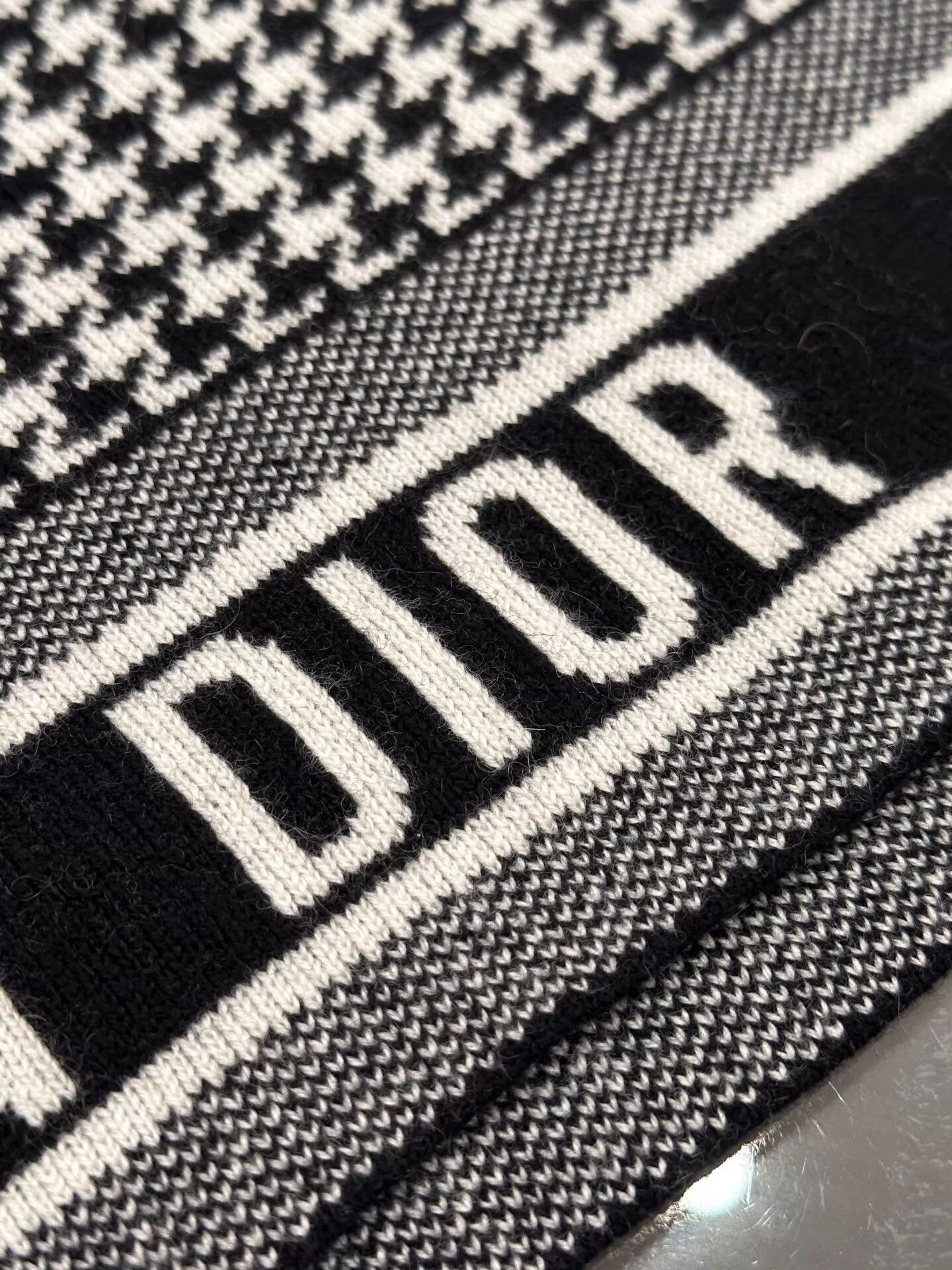 Dior Dior 30 Montaigne B&W Houndstooth Logo Cashmere Scarf Size ONE SIZE - 6 Thumbnail