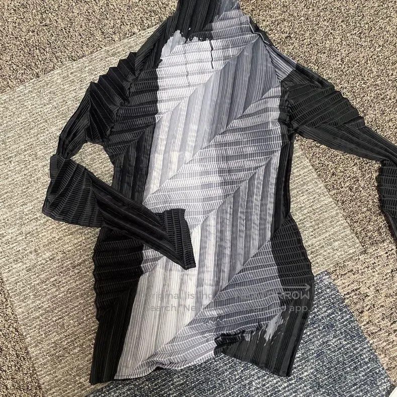 Issey Miyake Issey Miyake Main Line Deform Top Size M / US 6-8 / IT 42-44 - 1 Thumbnail