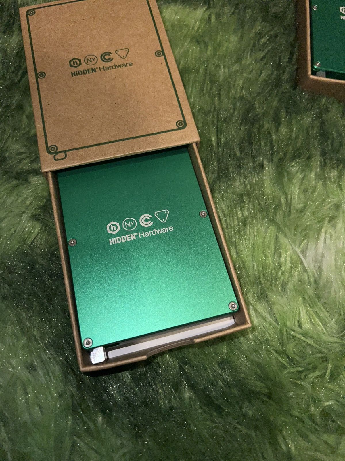Hidden Ny X caliper(card holder)