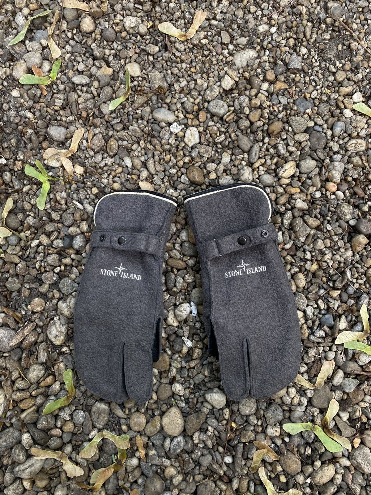 Stone Island × Vintage Archive Stone Island Tabi Wool Gloves Vintage Size ONE SIZE - 1 Thumbnail