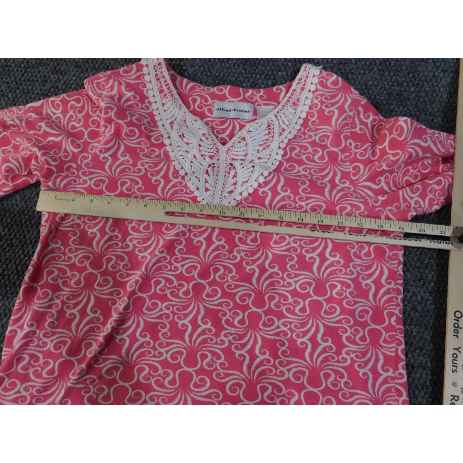Vintage Alfred Dunner Shirt Womens Small Pink White Lace Trim V Neck 3/4 Sleeve Stretch Size S / US 4 / IT 40 - 5 Thumbnail
