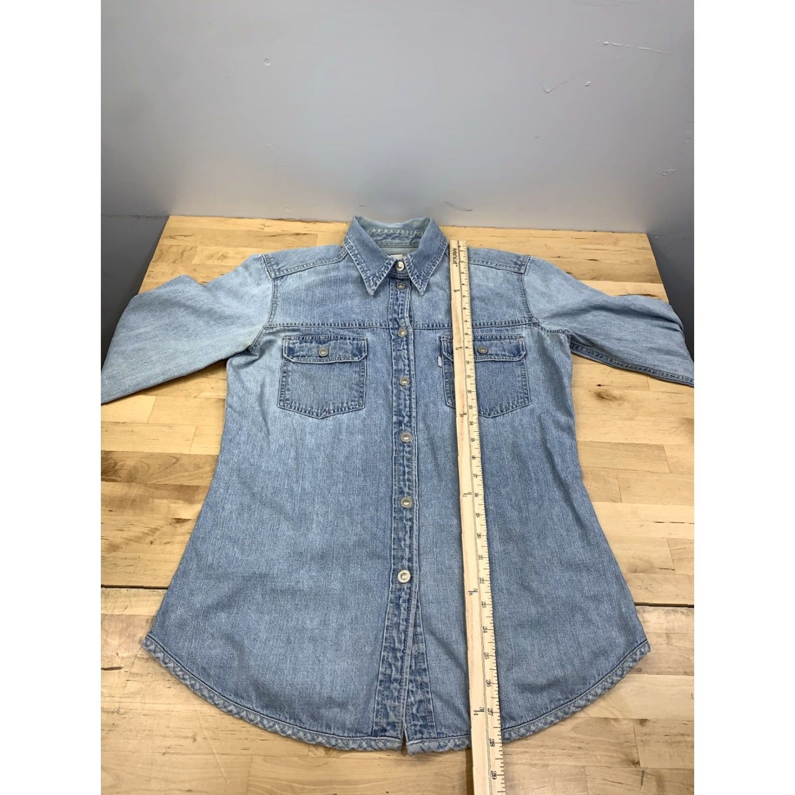 Levi's VINTAGE Levi's Silvertab Denim Button-Up Shirt Mens M Blue Light Wash 90s Western Jeans Shirt Men M Blue Light Wash Size US M / EU 48-50 / 2 - 7 Thumbnail