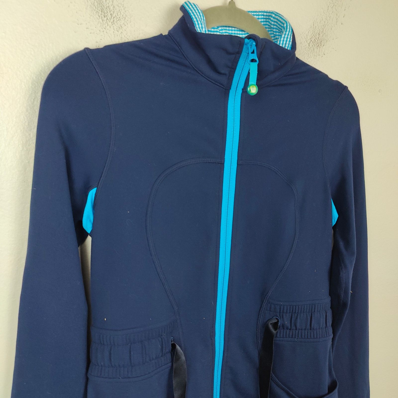 Lululemon Lululemon Jacket Womens Small Luon Full Zip Cinch Waist Size S / US 4 / IT 40 - 2 Thumbnail