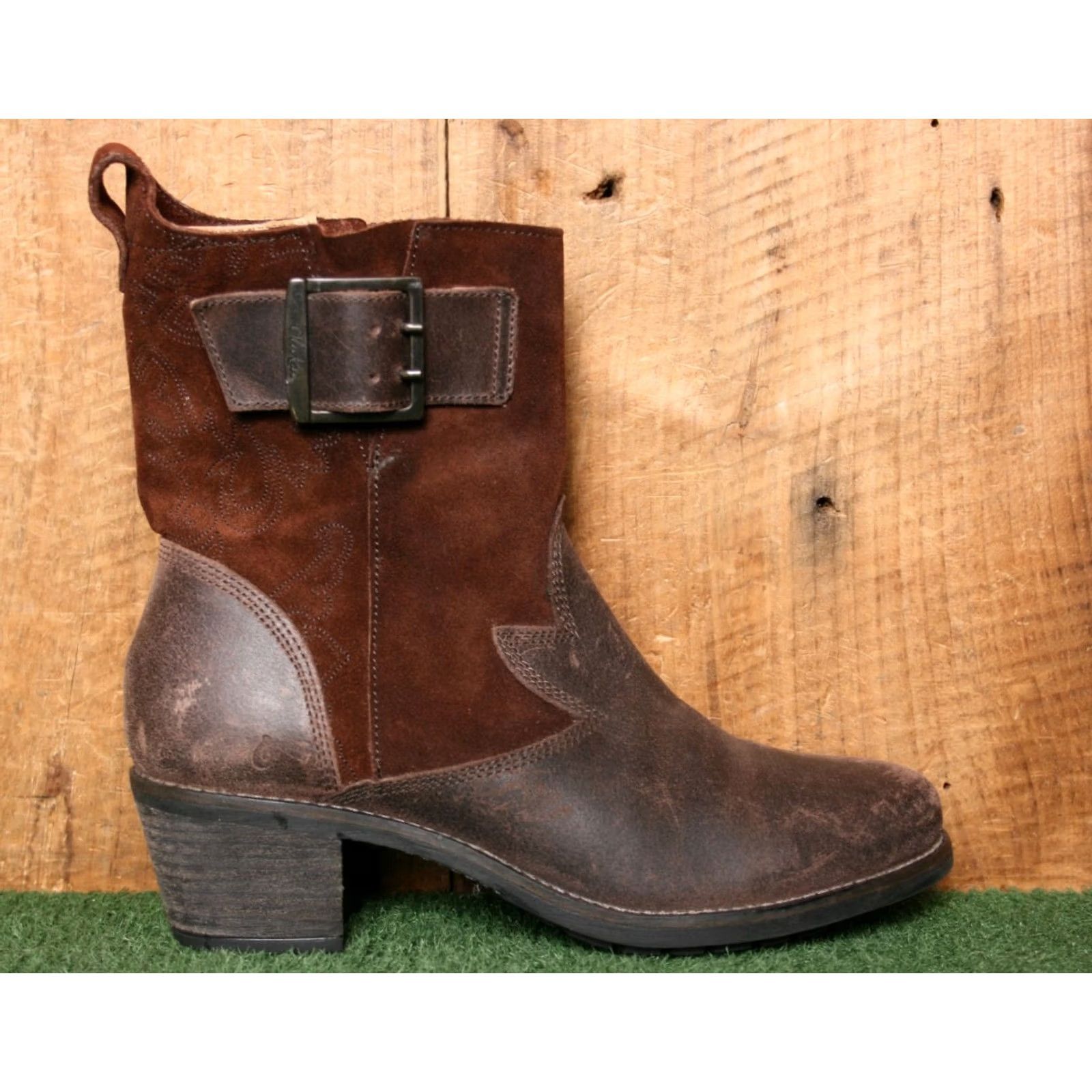 Olukai VINTAGE OluKai 'Kaiulani' Brown Distressed Leather & Suede Ankle Boots EUR 38.5 US 8.5 Womens Bootie Leather Brown Size US 9 / IT 39 - 2 Thumbnail