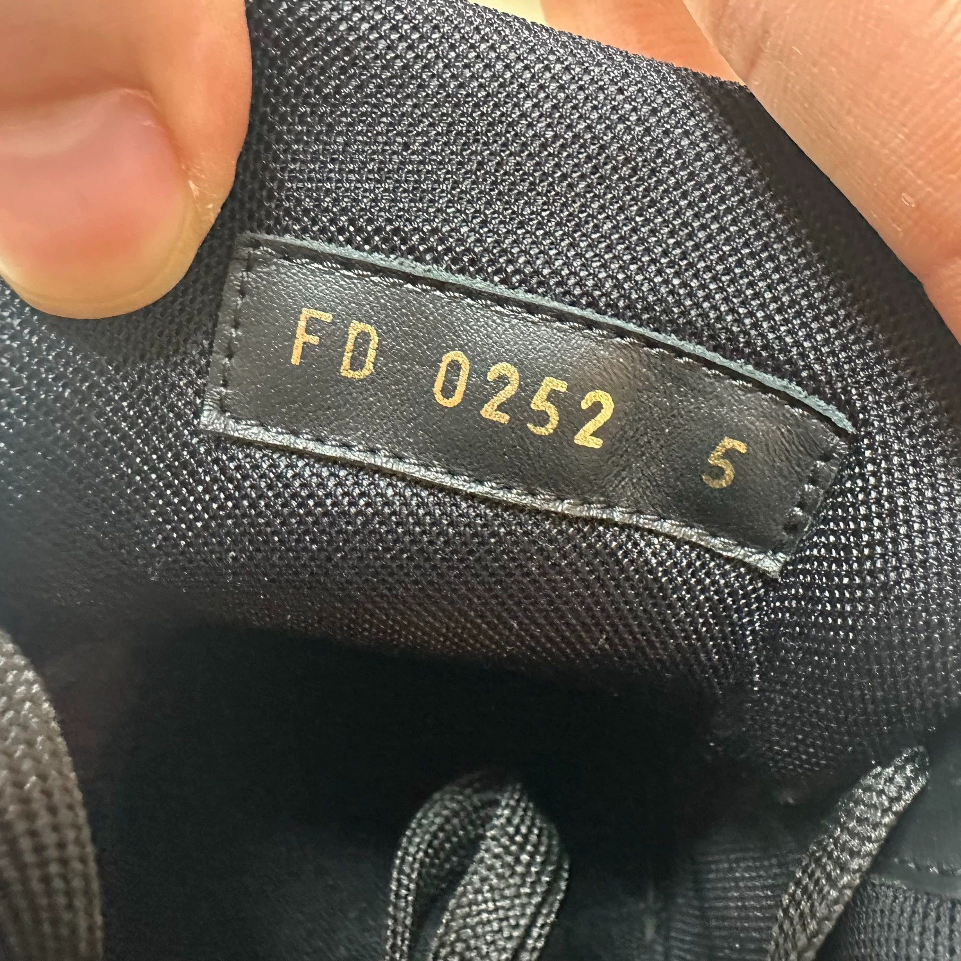Louis Vuitton LOUIS VUITTON Trainer Leather Low Top Men's Black Size US 6 / EU 39 - 6 Thumbnail