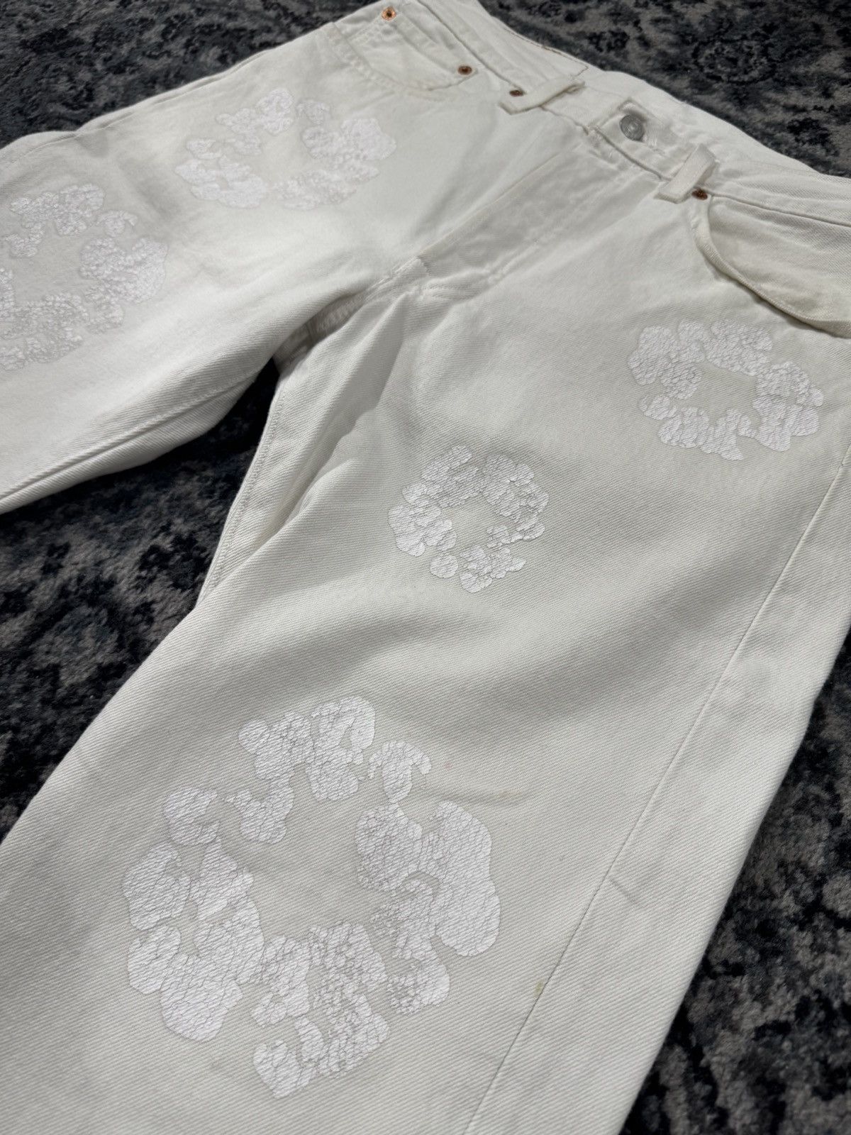 DENIM TEARS Denim Tears Cotton Wreath Jeans White/White Size US 33 - 3 Thumbnail