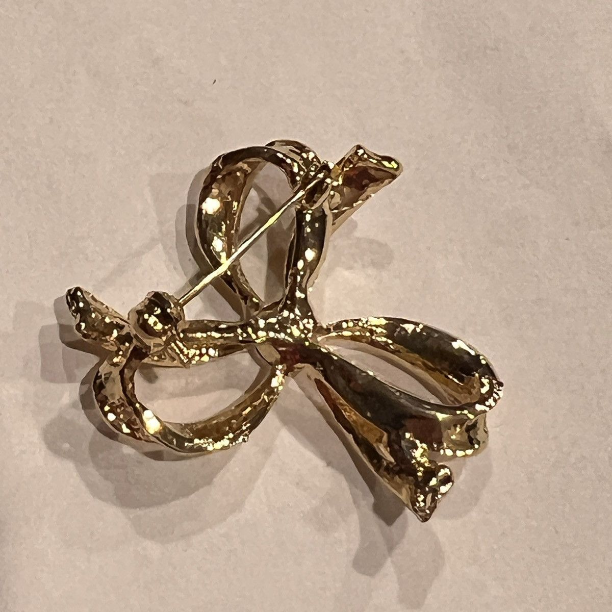 The Unbranded Brand Gold Tone Bow Shaped Rhinestone Brooch Pin Size ONE SIZE - 5 Thumbnail