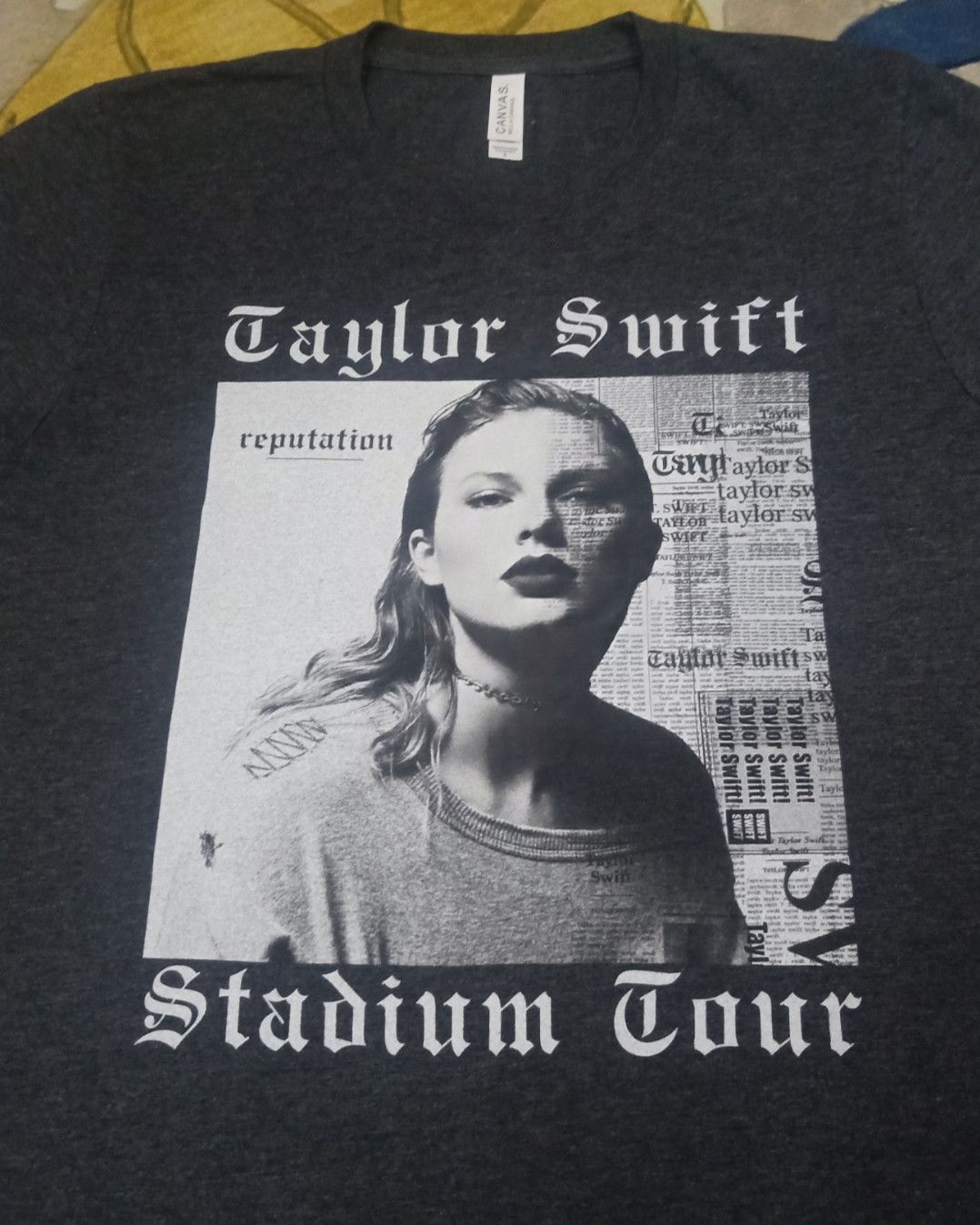 Band Tees Taylor Swift Reputation Stadium Tour T-shirt Size US S / EU 44-46 / 1 - 4 Thumbnail