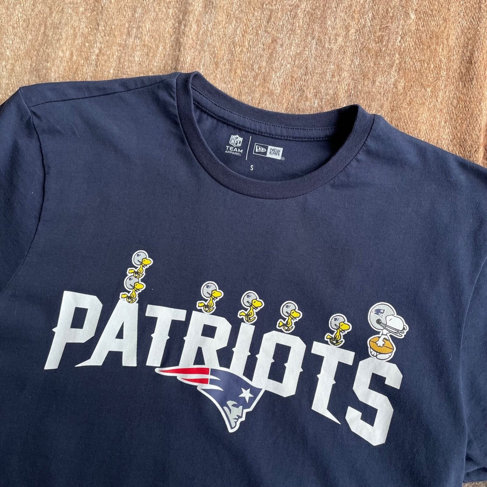 NFL New Era NFL Patriots Snoopy Peanuts Hockey T Shirt 9211AC Size US S / EU 44-46 / 1 - 4 Thumbnail