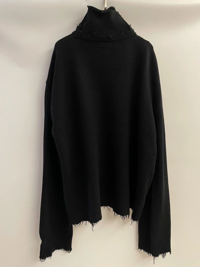 Vetements Vetements 2018 A/W EU 12 Stars Black Destroyed High Neck O Size US XS / EU 42 / 0 - 2 Thumbnail