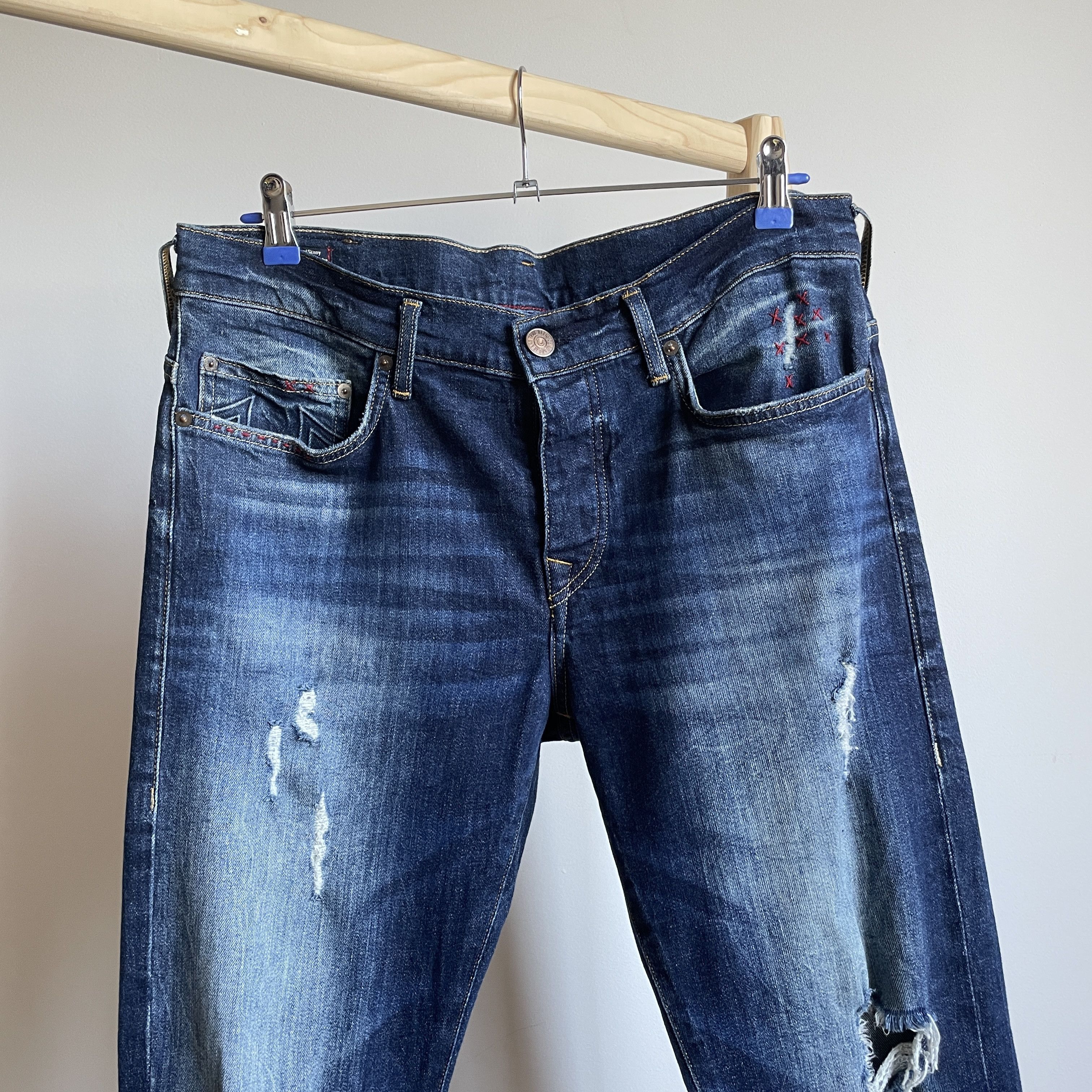 True Religion True Religion Rocco Relaxed Skinny Distressed Denim Size 34 Size US 34 / EU 50 - 3 Thumbnail