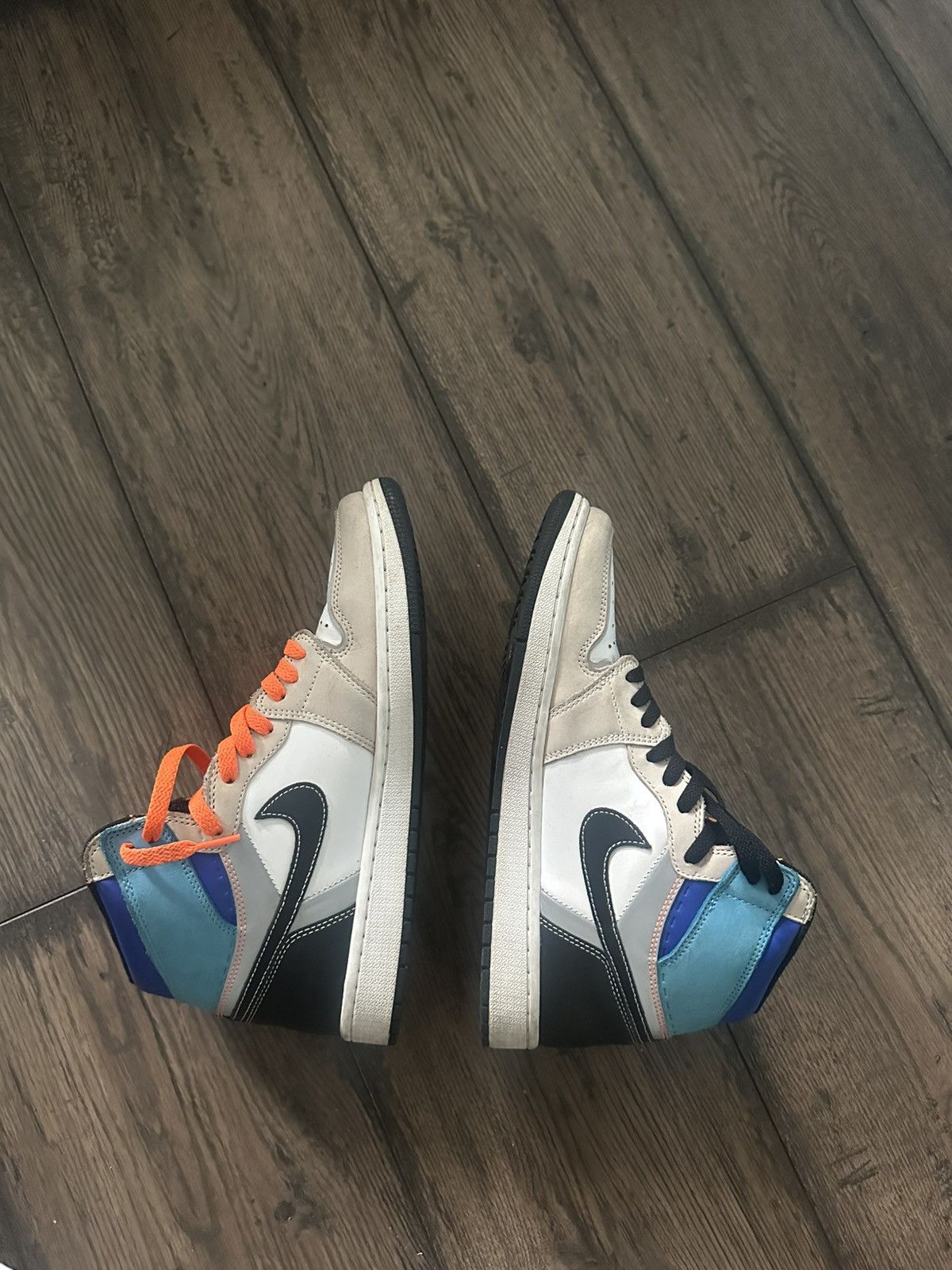 Jordan Brand High top Jordan 1s Size US 10 / EU 43 - 9 Thumbnail