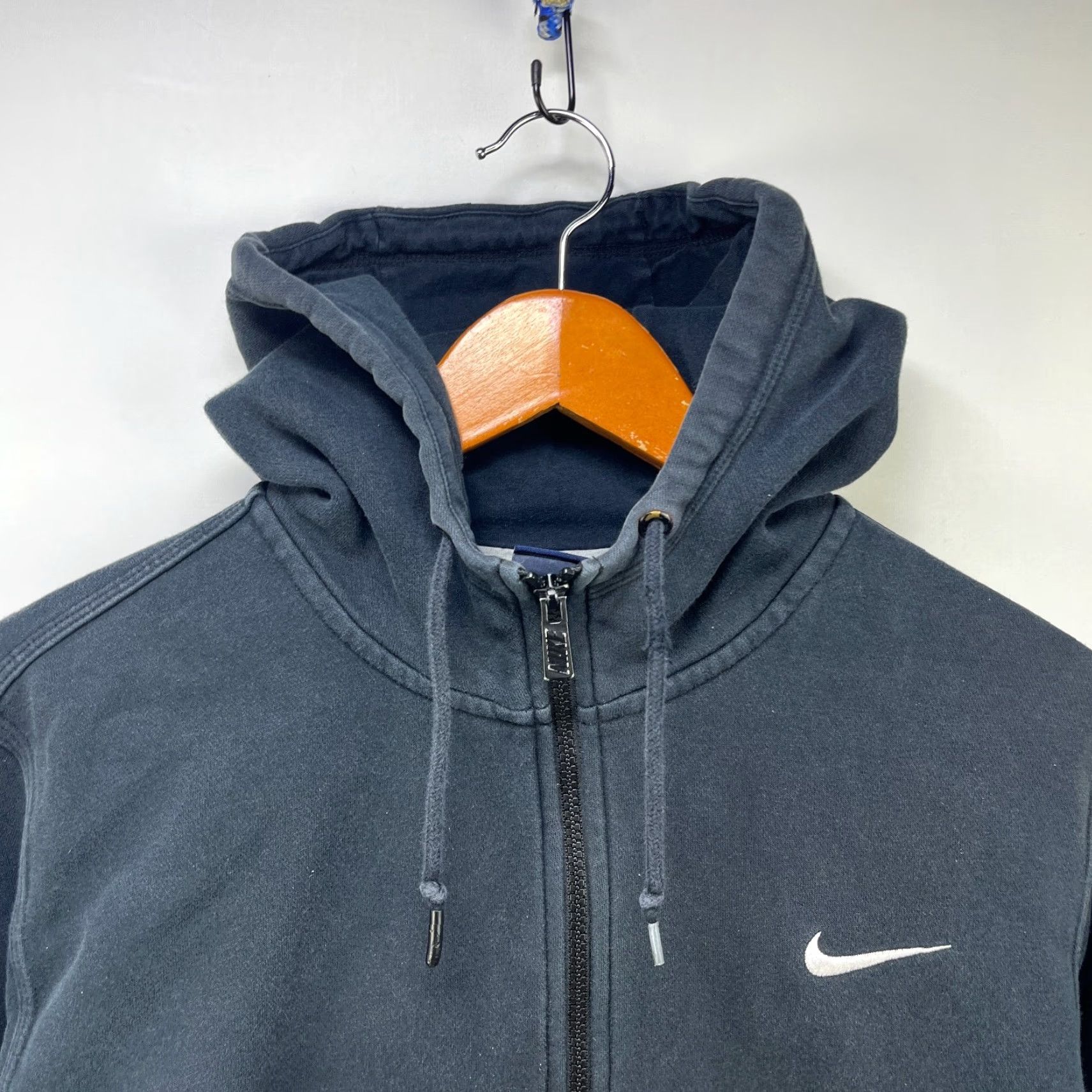 Nike VINTAGE Nike Hoodie Zip Up Black L Mens Nike Sportswear 90s Outdoor Sports Full Zip Hooded Size US L / EU 52-54 / 3 - 2 Thumbnail