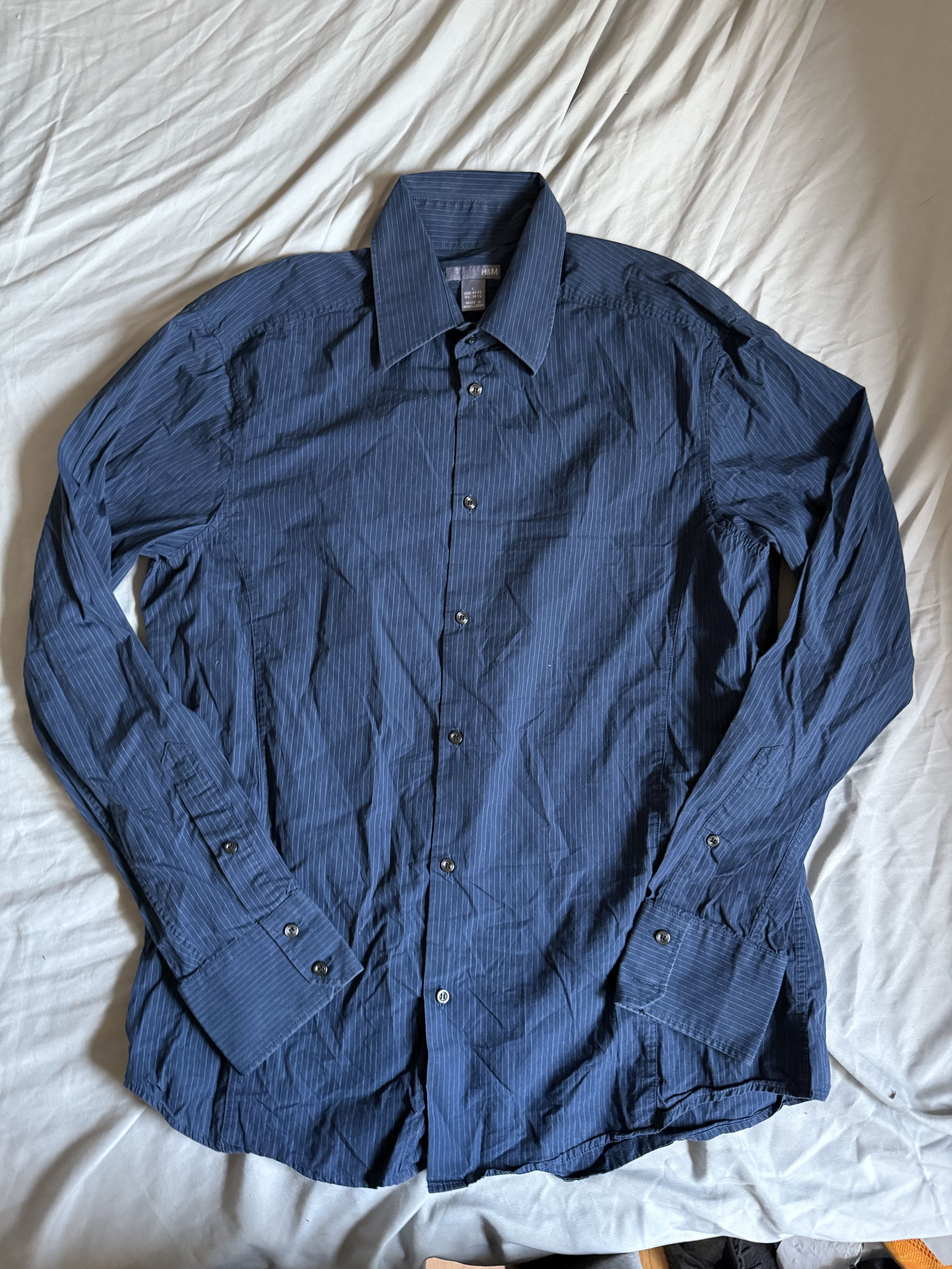 H&M H&M Button Up striped shirt navy blue large $39.50 Size US L / EU 52-54 / 3 - 3 Thumbnail