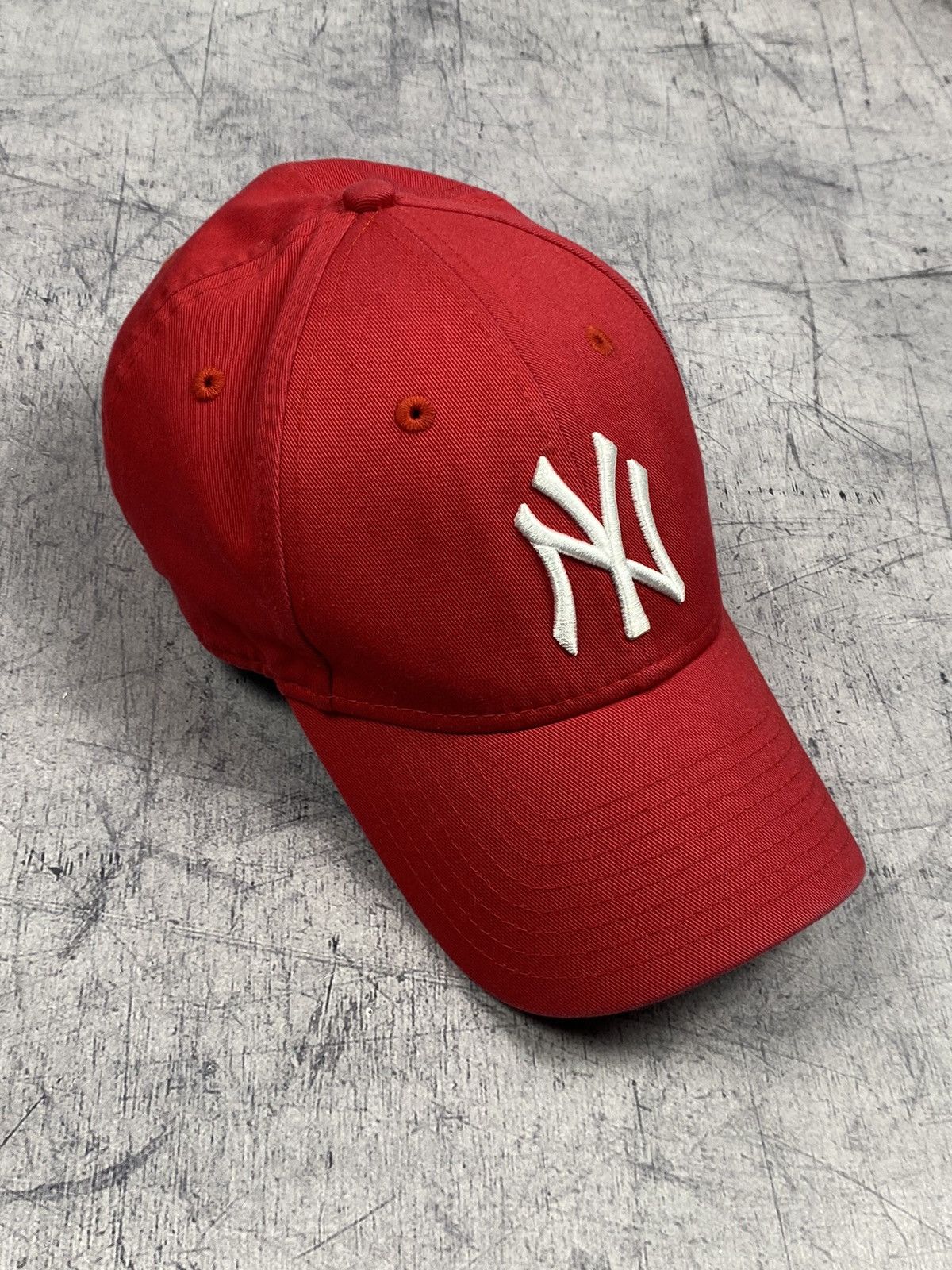 MLB × Vintage New York Yankees Embroidered Logo Cap Size ONE SIZE - 5 Thumbnail