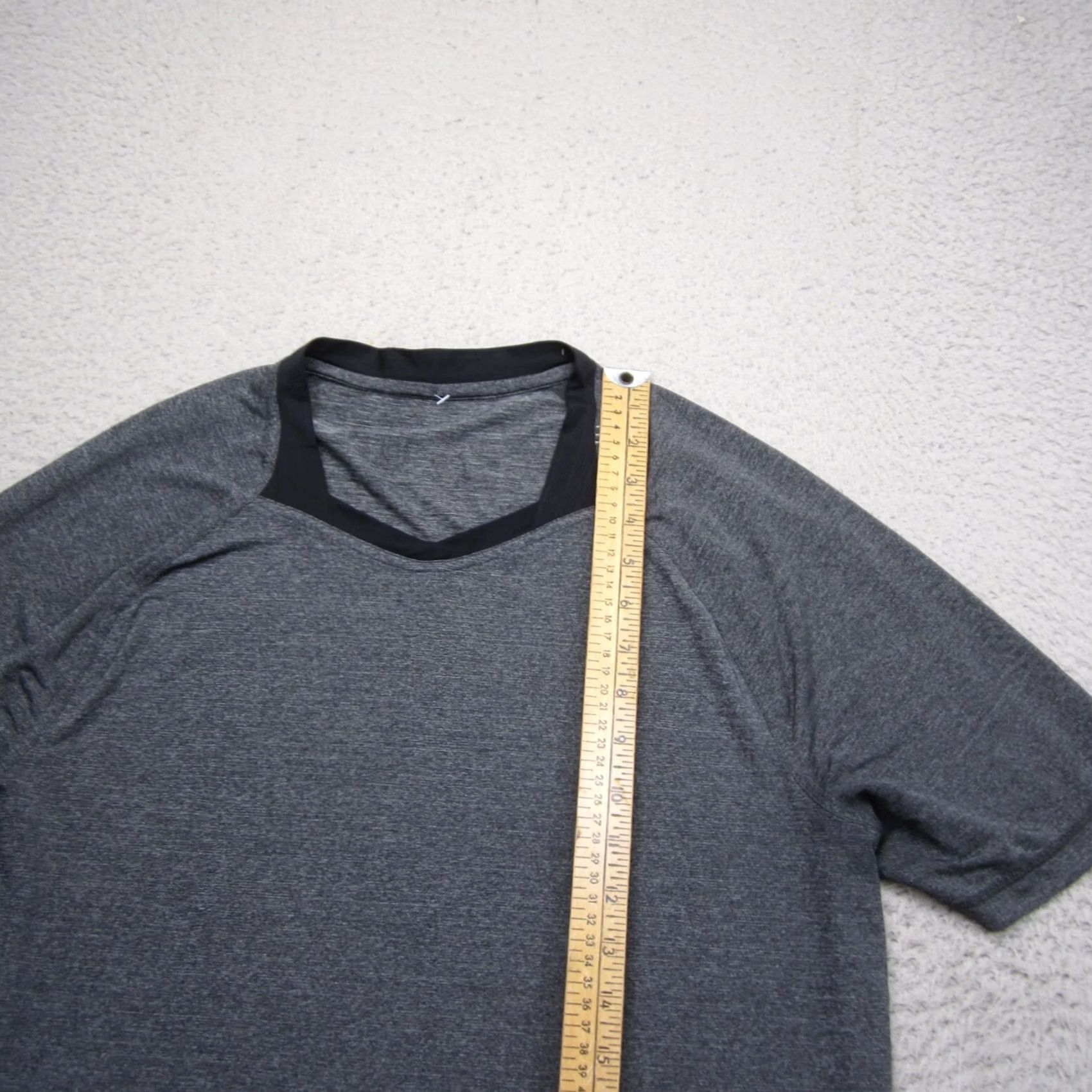 Lululemon Lululemon Shirt Mens L Gray Performance Gym Running Training Stretch Vented Size US L / EU 52-54 / 3 - 4 Thumbnail
