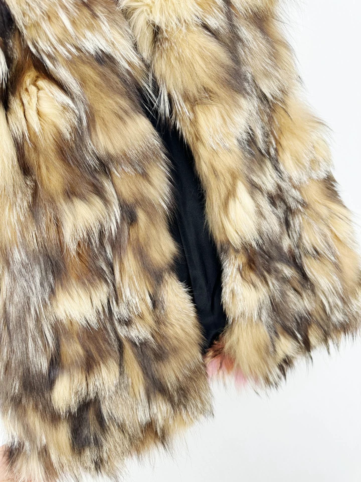 Miu Miu Authentic Miumiu fur vest, size 38. Size M / US 6-8 / IT 42-44 - 2 Thumbnail