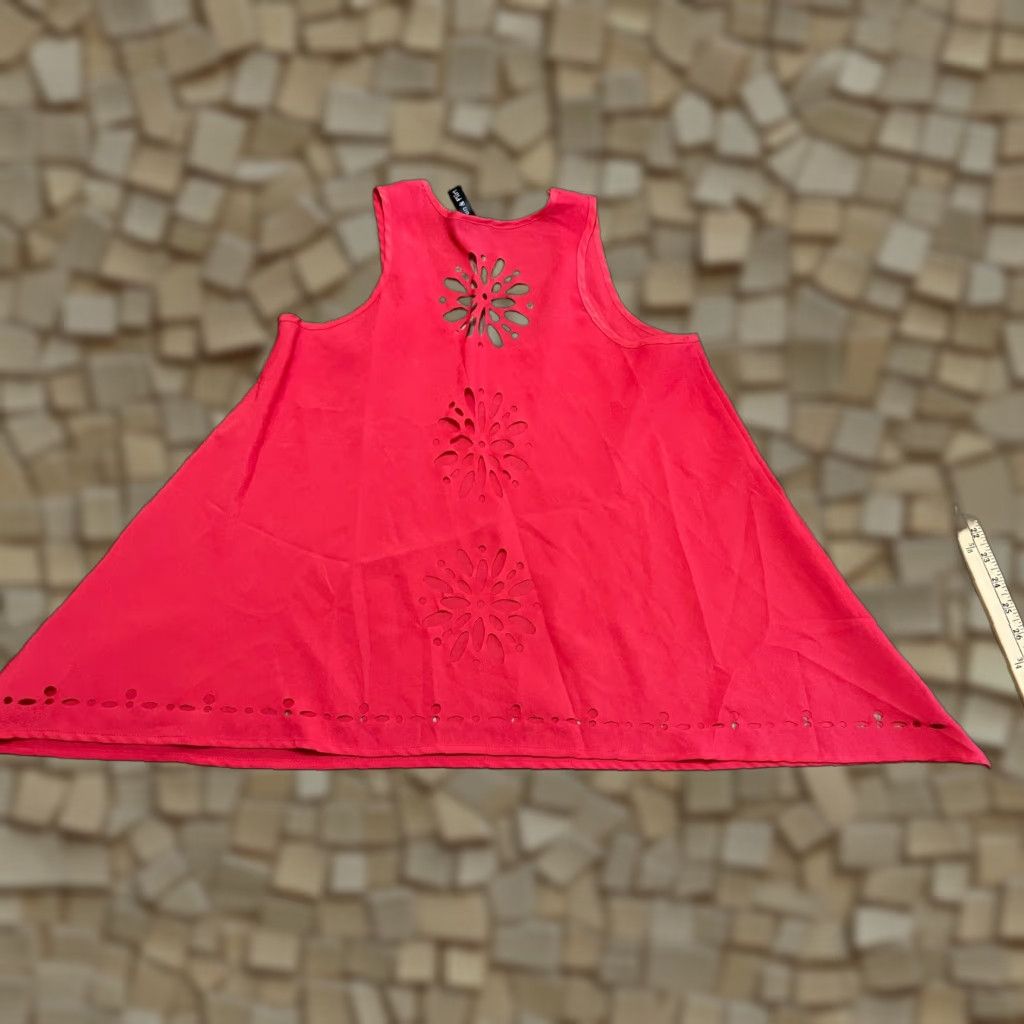 Vintage Fun & Flirt Tank Top Women’s Large Red Sleeveless Floral Holes Tank Size L / US 10 / IT 46 - 1 Thumbnail