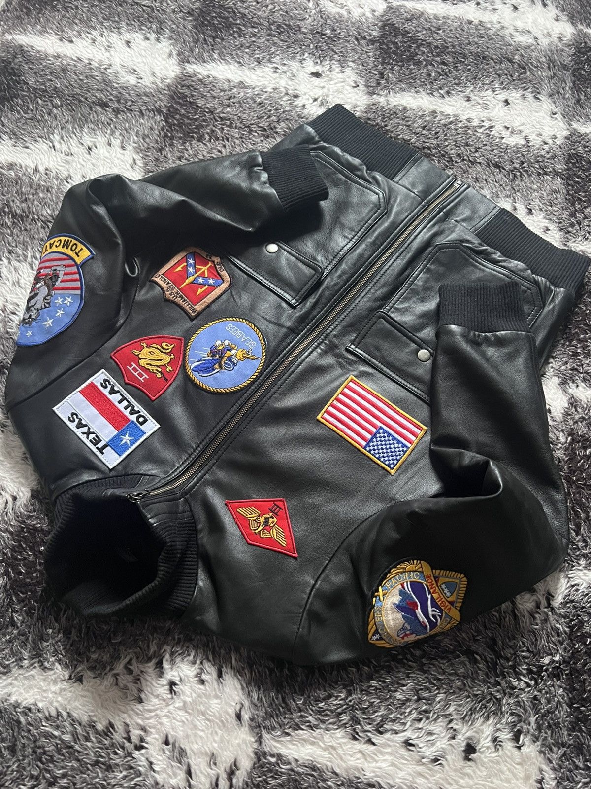 Other Vintage Women’s Leather Bomber Jacket Black with Gun Style Size US S / EU 44-46 / 1 - 5 Thumbnail