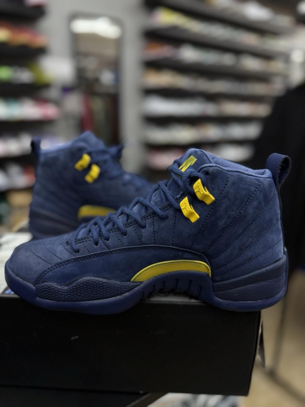Jordan Brand Nike Air Jordan 12 Retro Michigan BQ3180-407 Men’s Size 8 Size US 8 / EU 41 - 9 Thumbnail