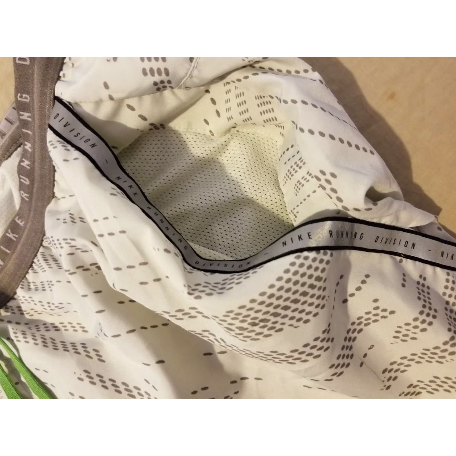 Nike Womens Nike Shorts S Small White Black Athletic Gym Workout Size 28" / US 6 / IT 42 - 5 Thumbnail