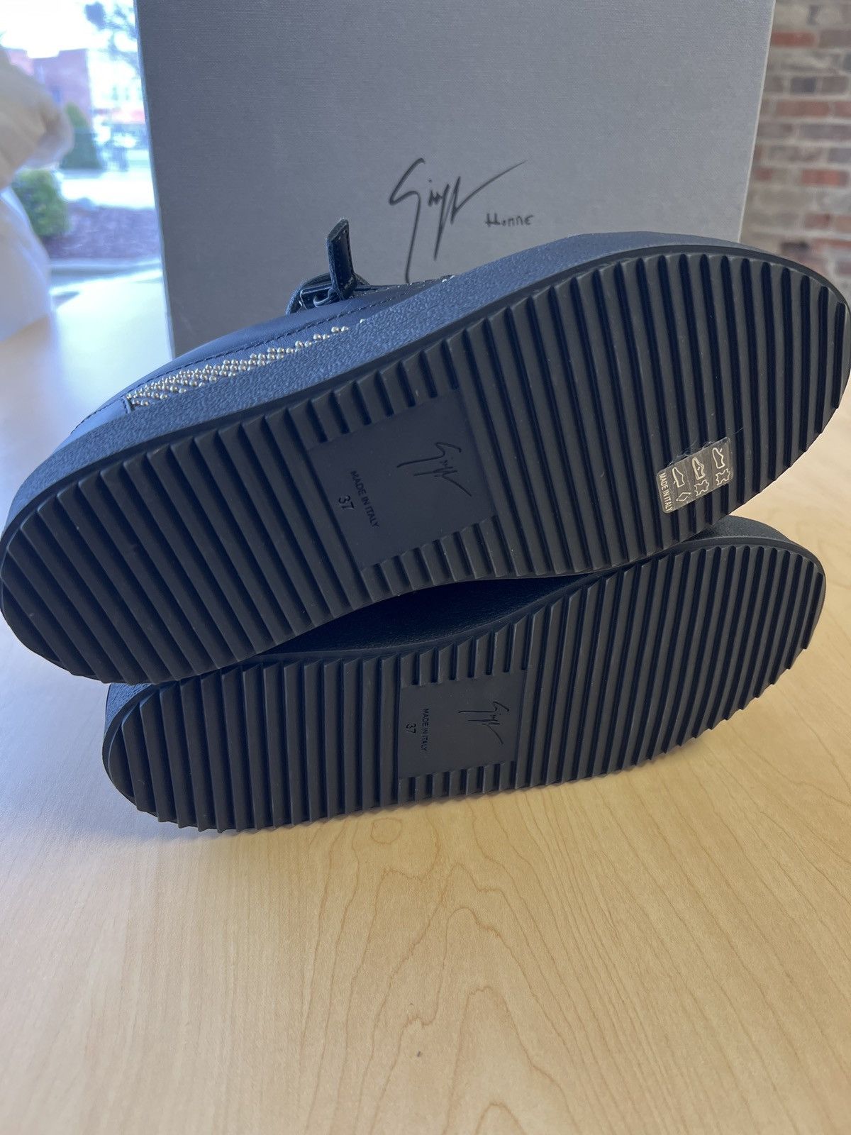 Giuseppe Zanotti Studed Low Top EU37 Size US 7 / IT 37 - 7 Thumbnail