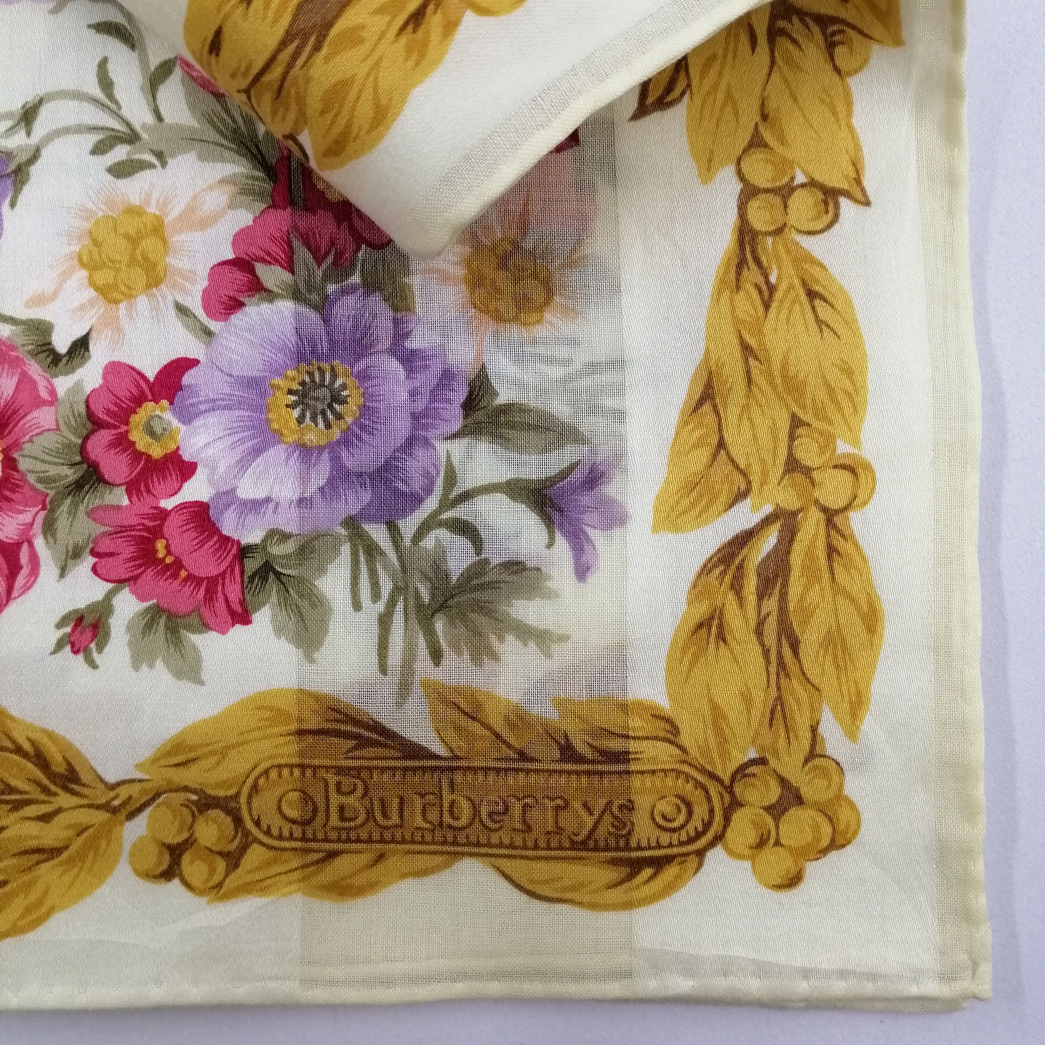 Burberry Burberry Handkerchief/Neckerchief/Bandana-KD2284 Size ONE SIZE - 3 Thumbnail