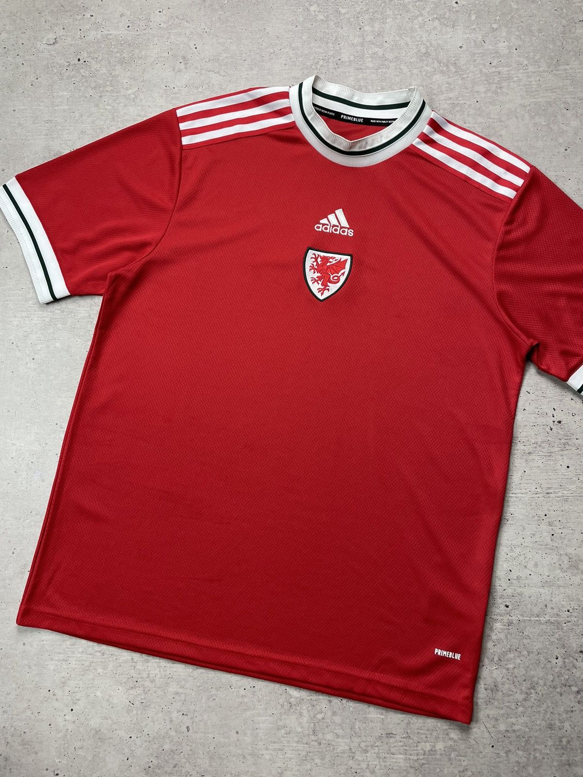 Adidas Adidas Wales 22/2023 kit centre logo Size US L / EU 52-54 / 3 - 2 Thumbnail
