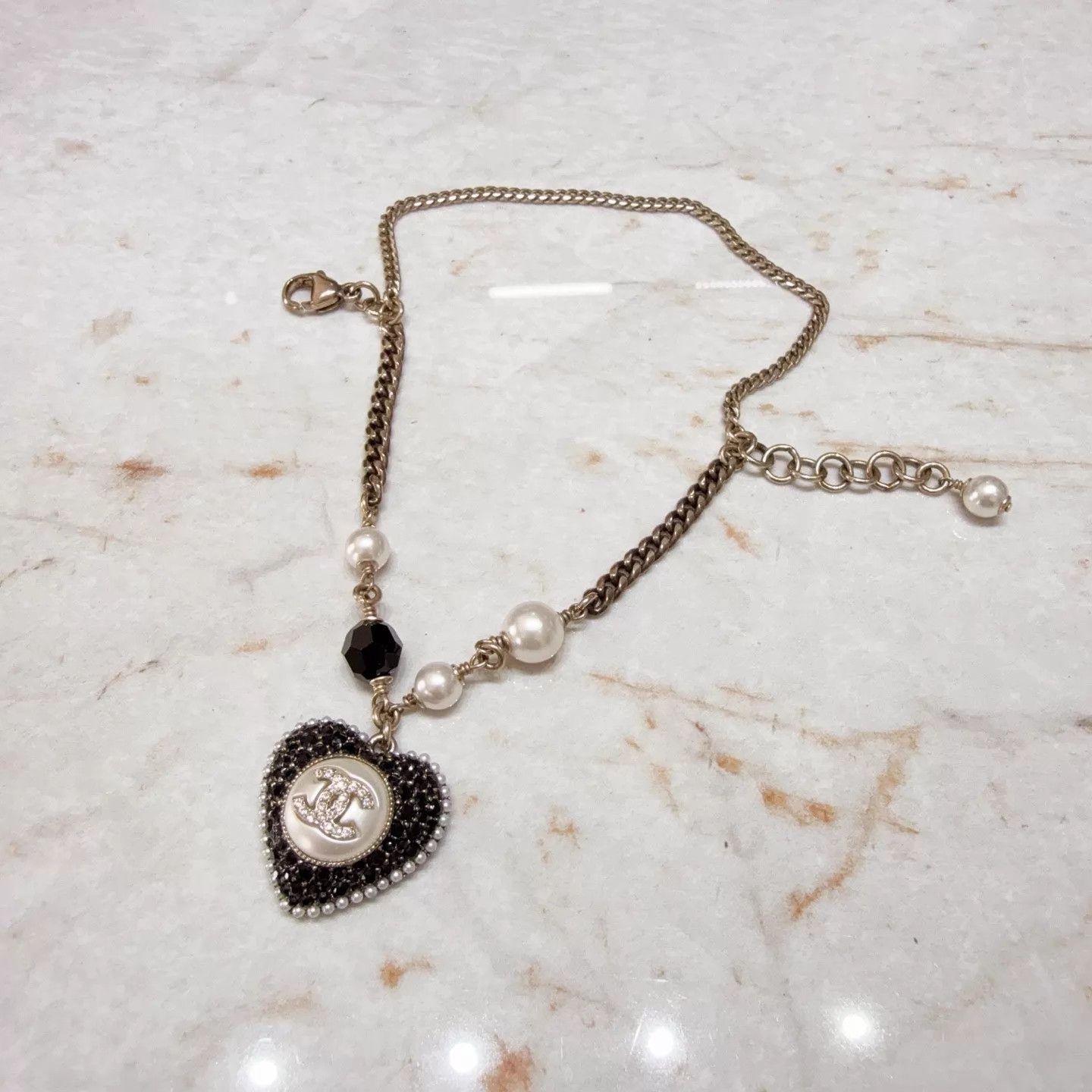 Chanel Chanel 22B BlackWhite CC DiamondHeart PearlBracelet Size ONE SIZE - 1 Thumbnail