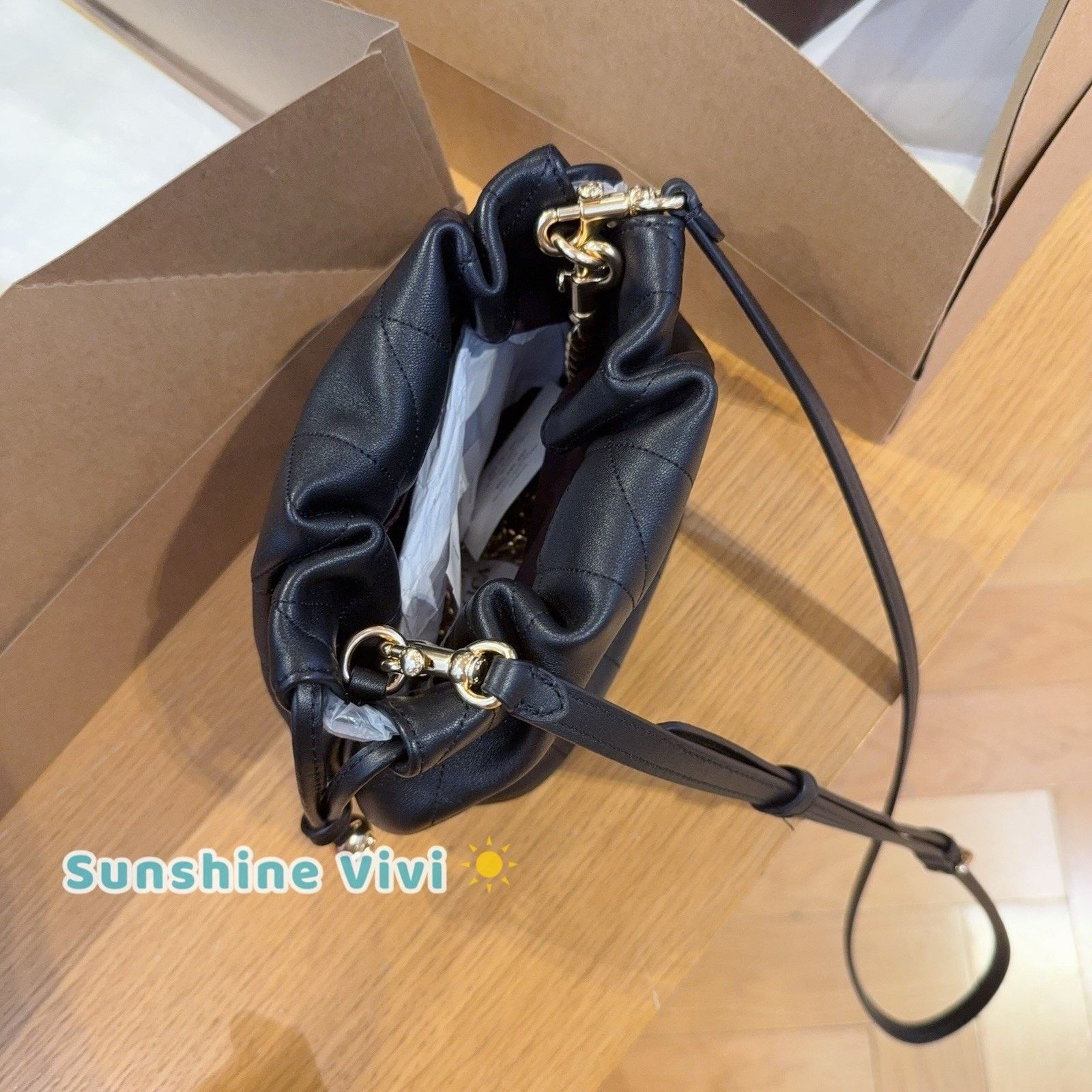 Coach NWT Coach Faye Mini Drawstring Bag CDB69 Gold /Black leather Size ONE SIZE - 9 Thumbnail