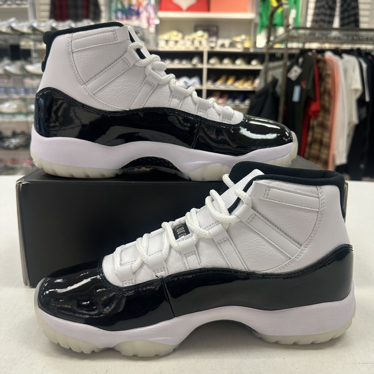 Jordan Brand Size 8.5 - Jordan 11 Retro Mid Gratitude / Defining Moments Size US 8.5 / EU 41-42 - 2 Thumbnail