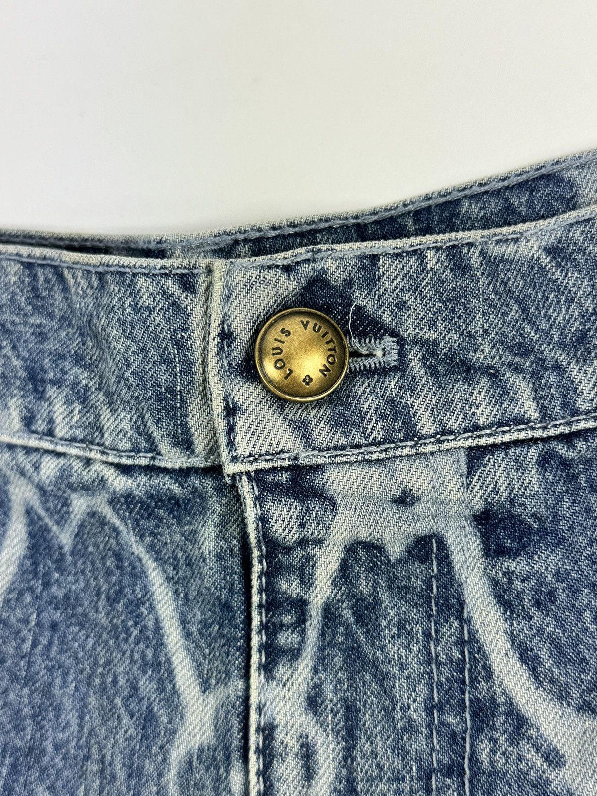 Louis Vuitton MONOGRAM PRINT DENIM SHORTS Size US 36 / EU 52 - 3 Thumbnail