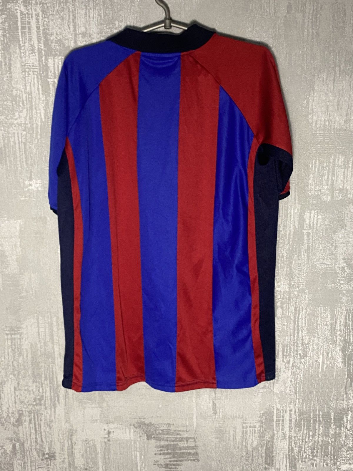 Nike Vintage Barcelona Nike Soccer Jersey 2001 Home Football kit Size US L / EU 52-54 / 3 - 2 Thumbnail