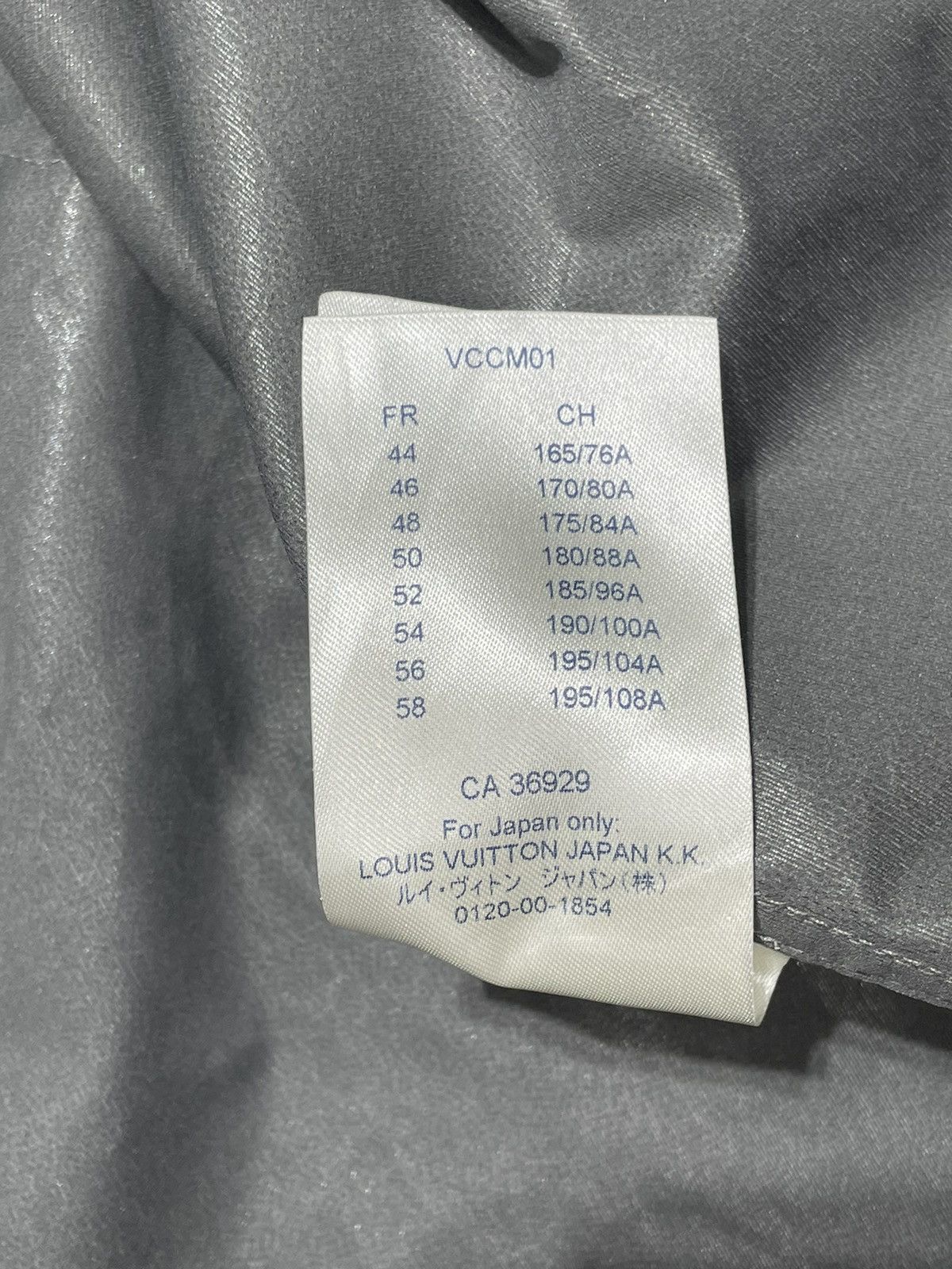 Louis Vuitton Louis Vuitton x Virgil Abloh Size US M / EU 48-50 / 2 - 14 Thumbnail