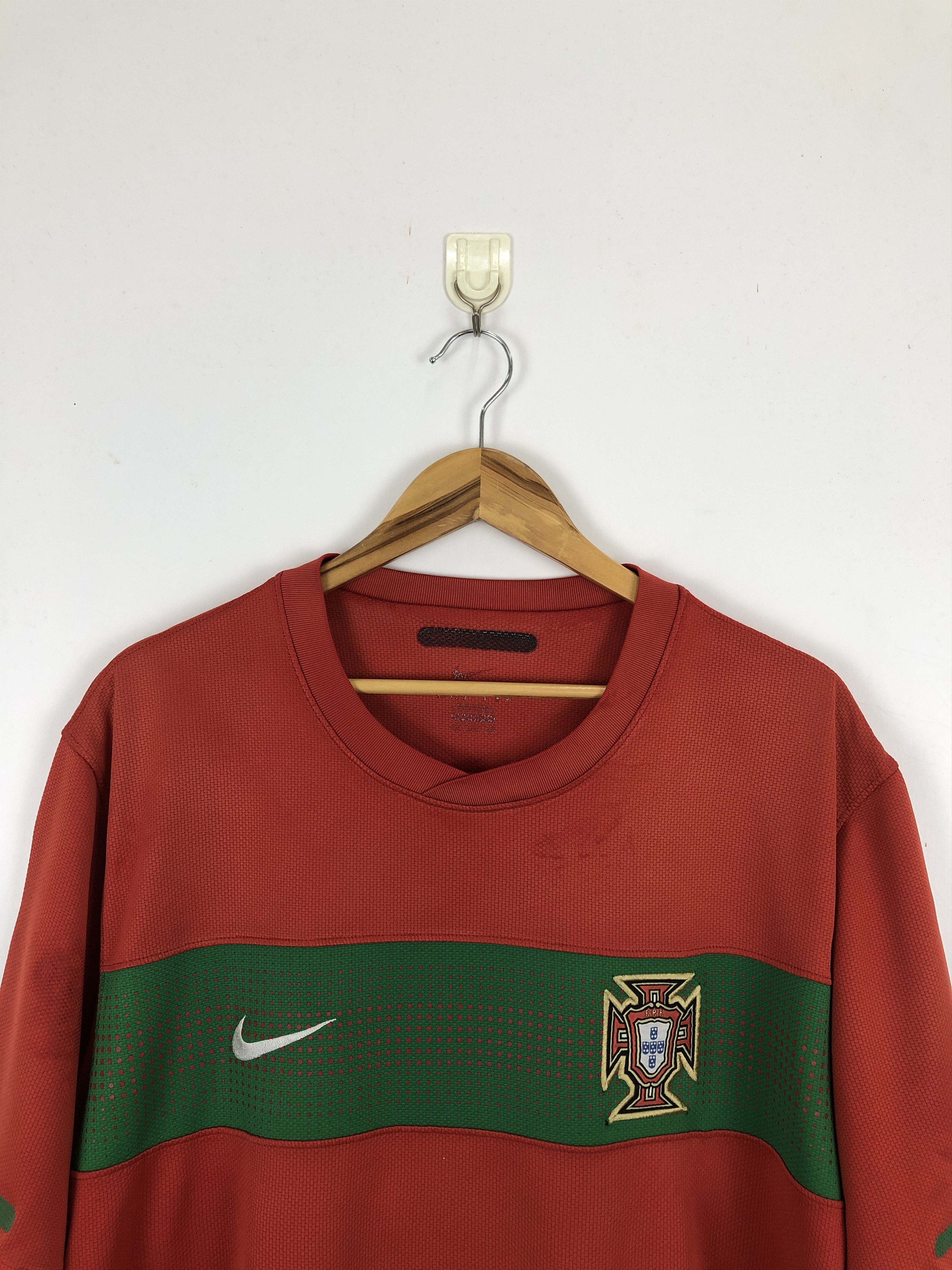 Other Portugal 2010/2012 Home Kit Jersey TA0480 Size US XXL / EU 58 / 5 - 2 Thumbnail