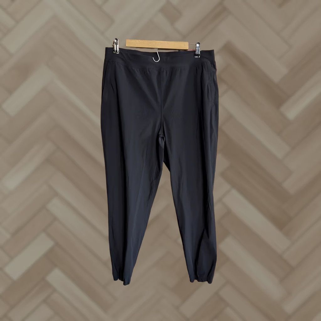 Lululemon Lululemon Women's Joggers Black 12 Scuba Activewear Athletic Pants Tapered Pockets Ribbed Elastic Waist Size 34" / US 12 / IT 48 - 1 Thumbnail