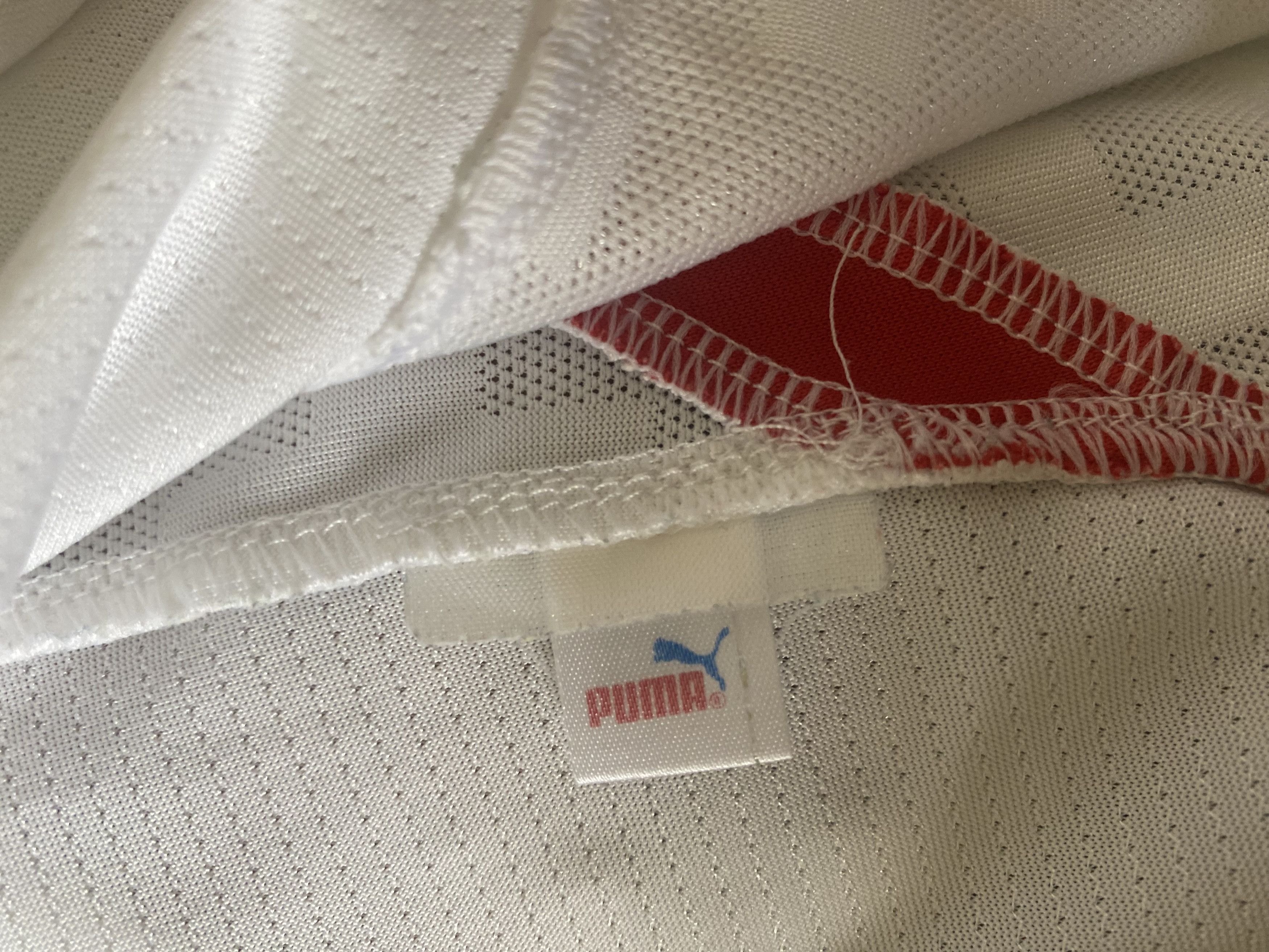 Puma SWITZERLAND 2011 - 2013 - Puma - S - UNIQUE Size US S / EU 44-46 / 1 - 3 Thumbnail