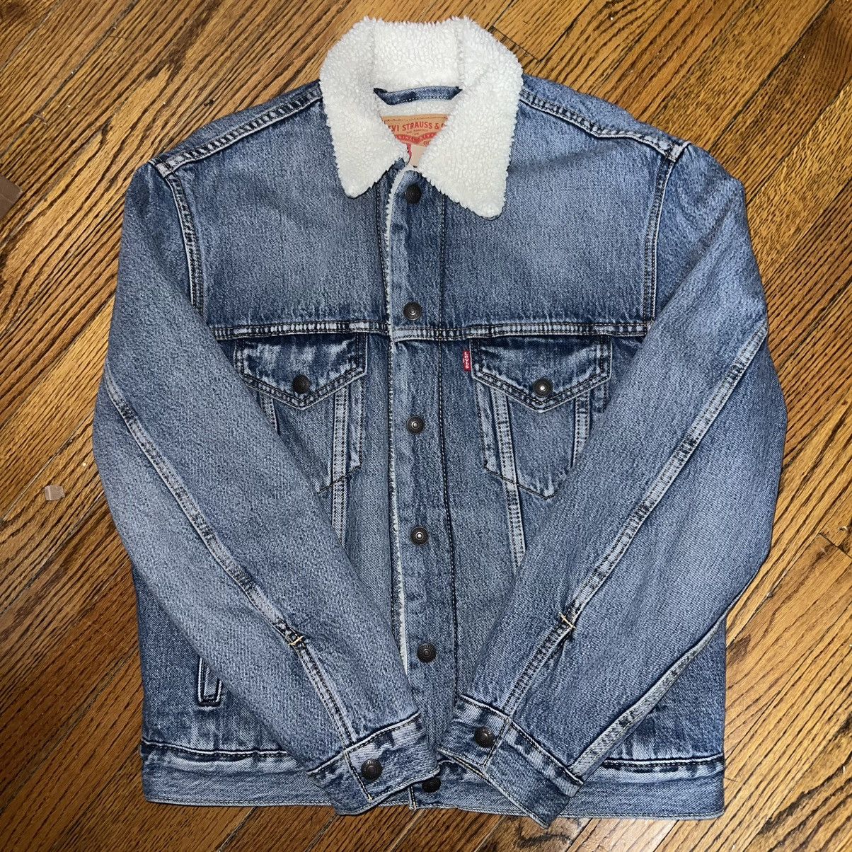 Levi's Vintage Fit Sherpa Trucker Jacket Blue Size: Small